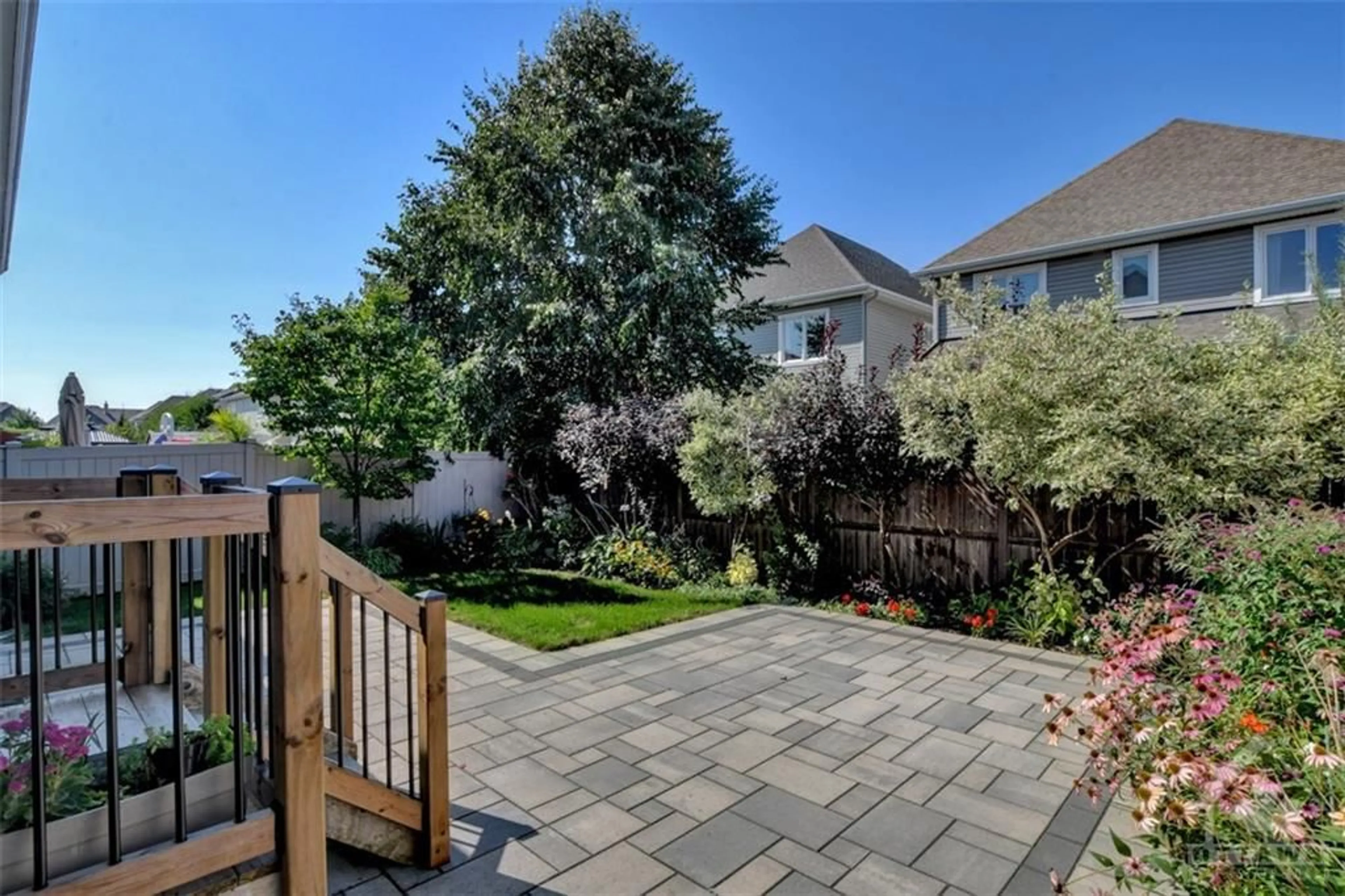 Patio for 302 TOWHEE Pl, Ottawa Ontario K2J 5V2