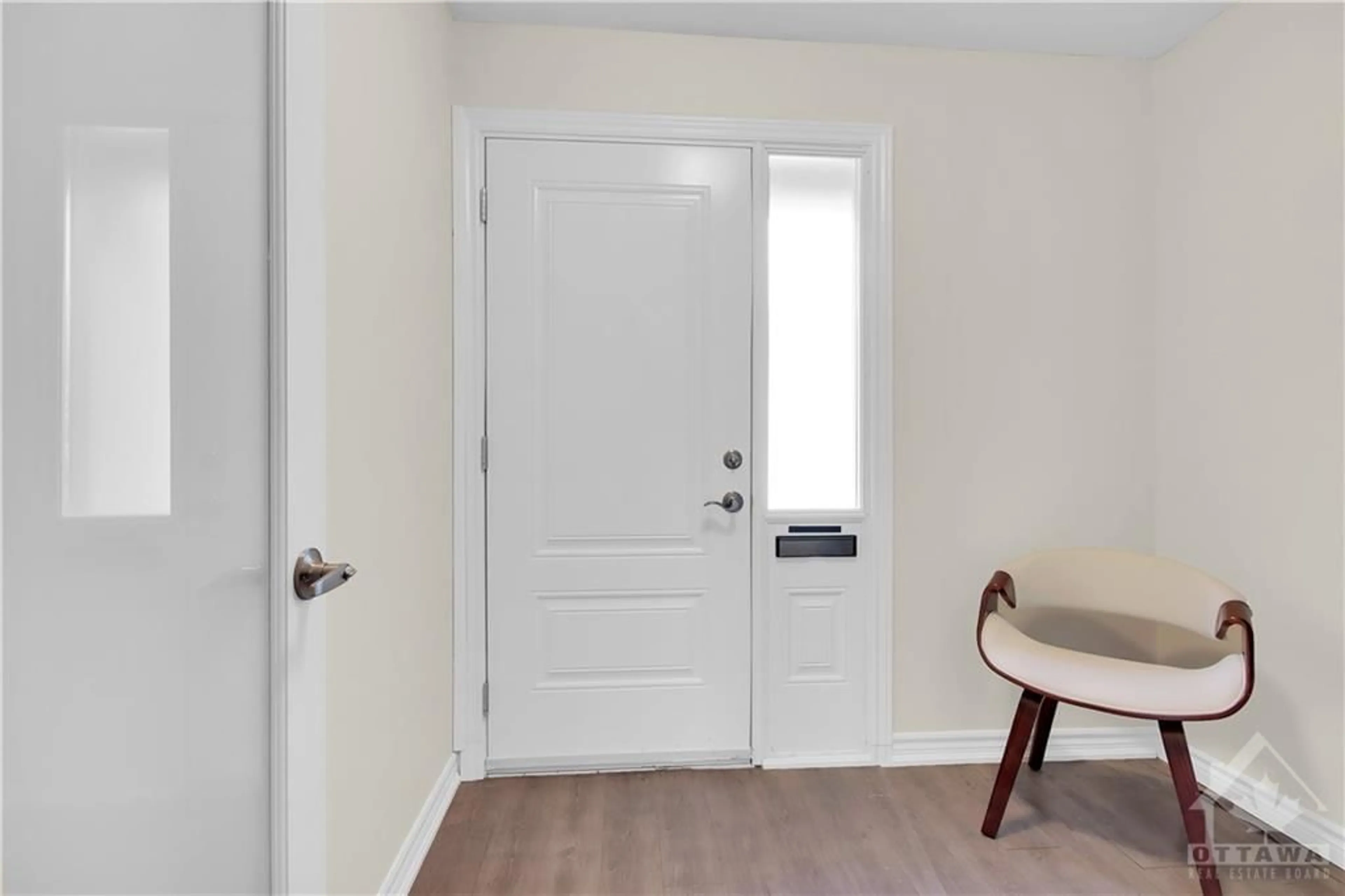 Indoor entryway for 171 MCCLINTOCK Way, Kanata Ontario K2L 2A5