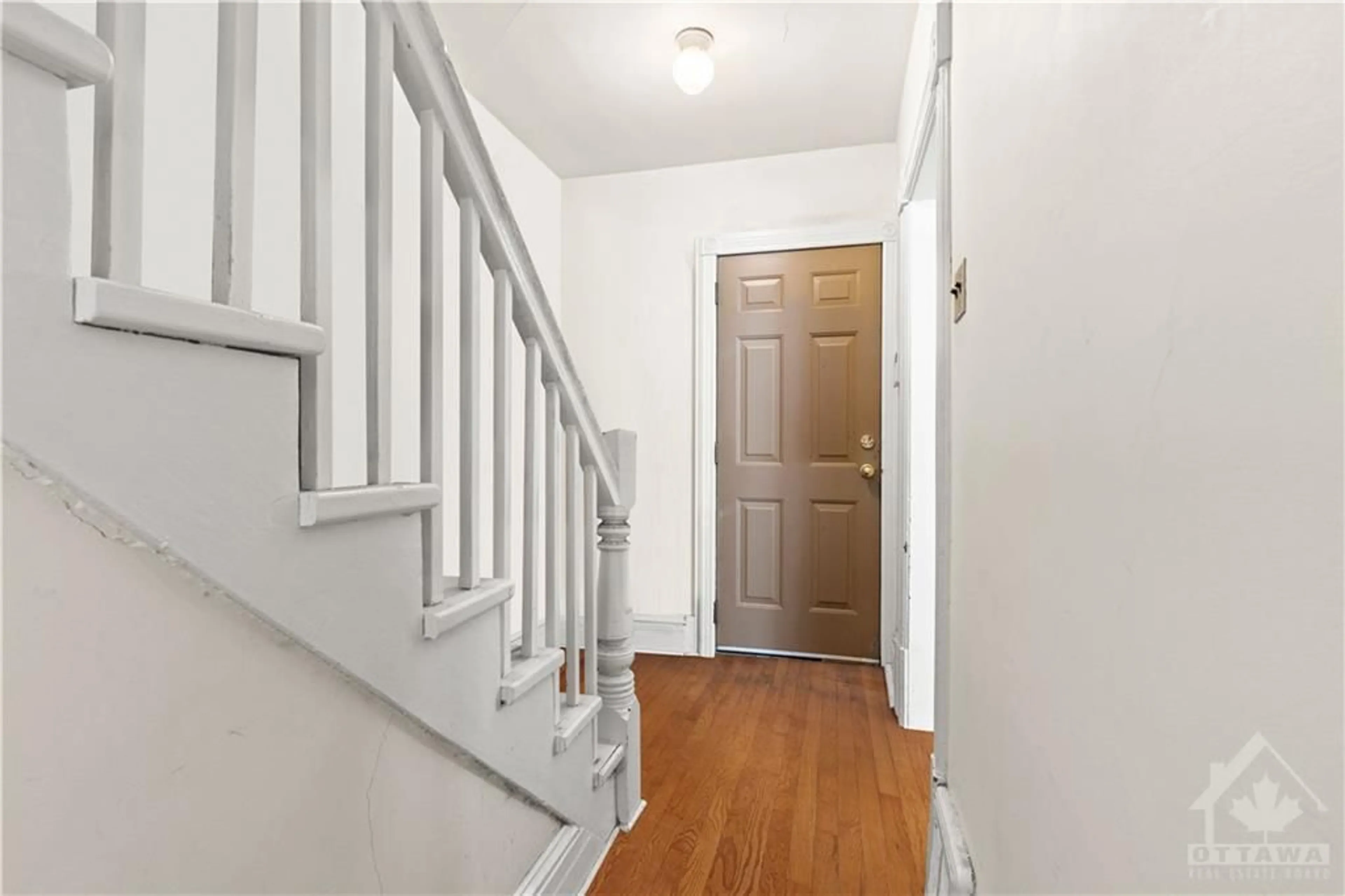 Indoor foyer, wood floors for 66 BELL St, Ottawa Ontario K1R 7C7