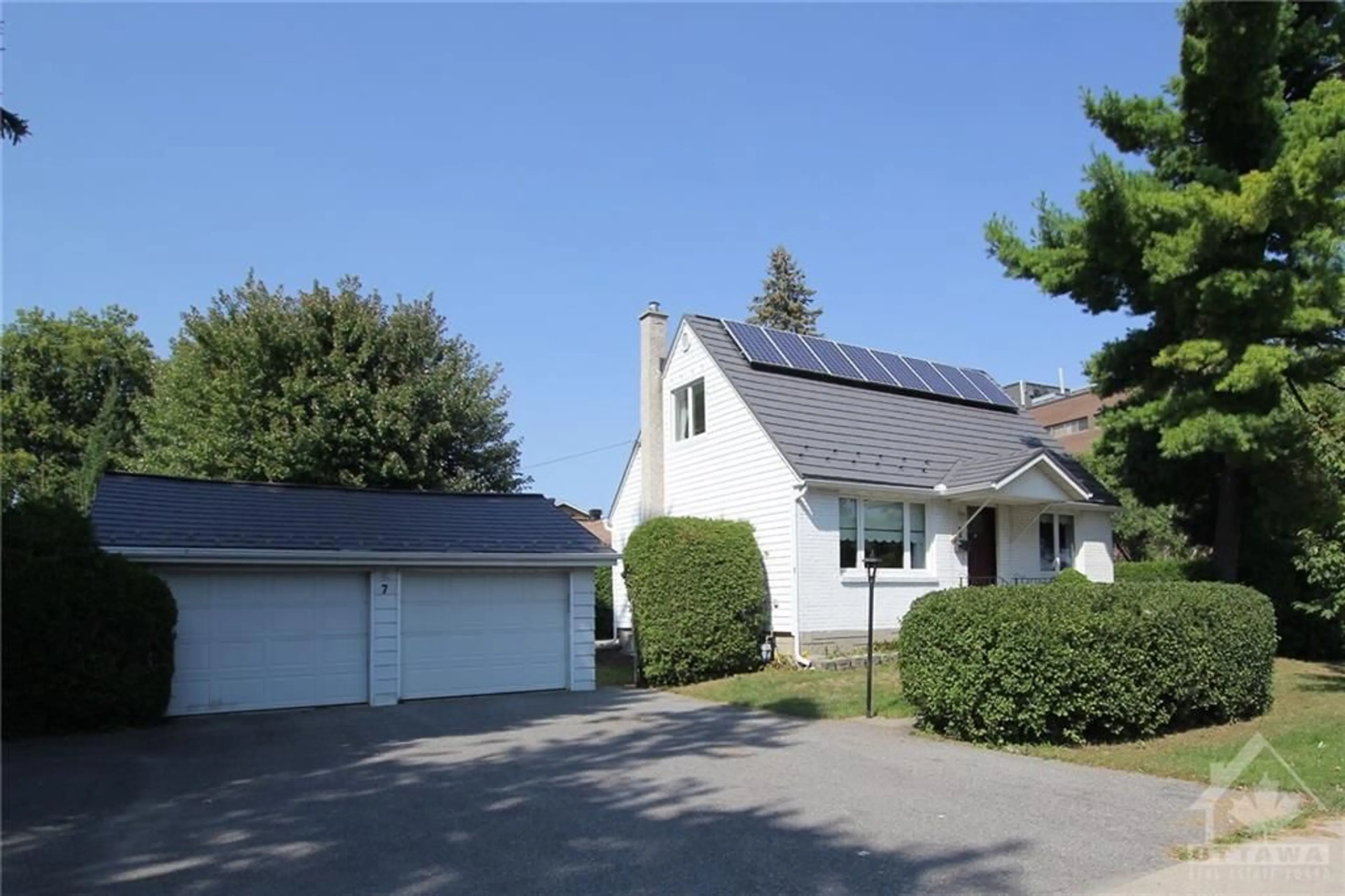 Frontside or backside of a home for 7 MEADOWLANDS Dr, Ottawa Ontario K2G 2R1