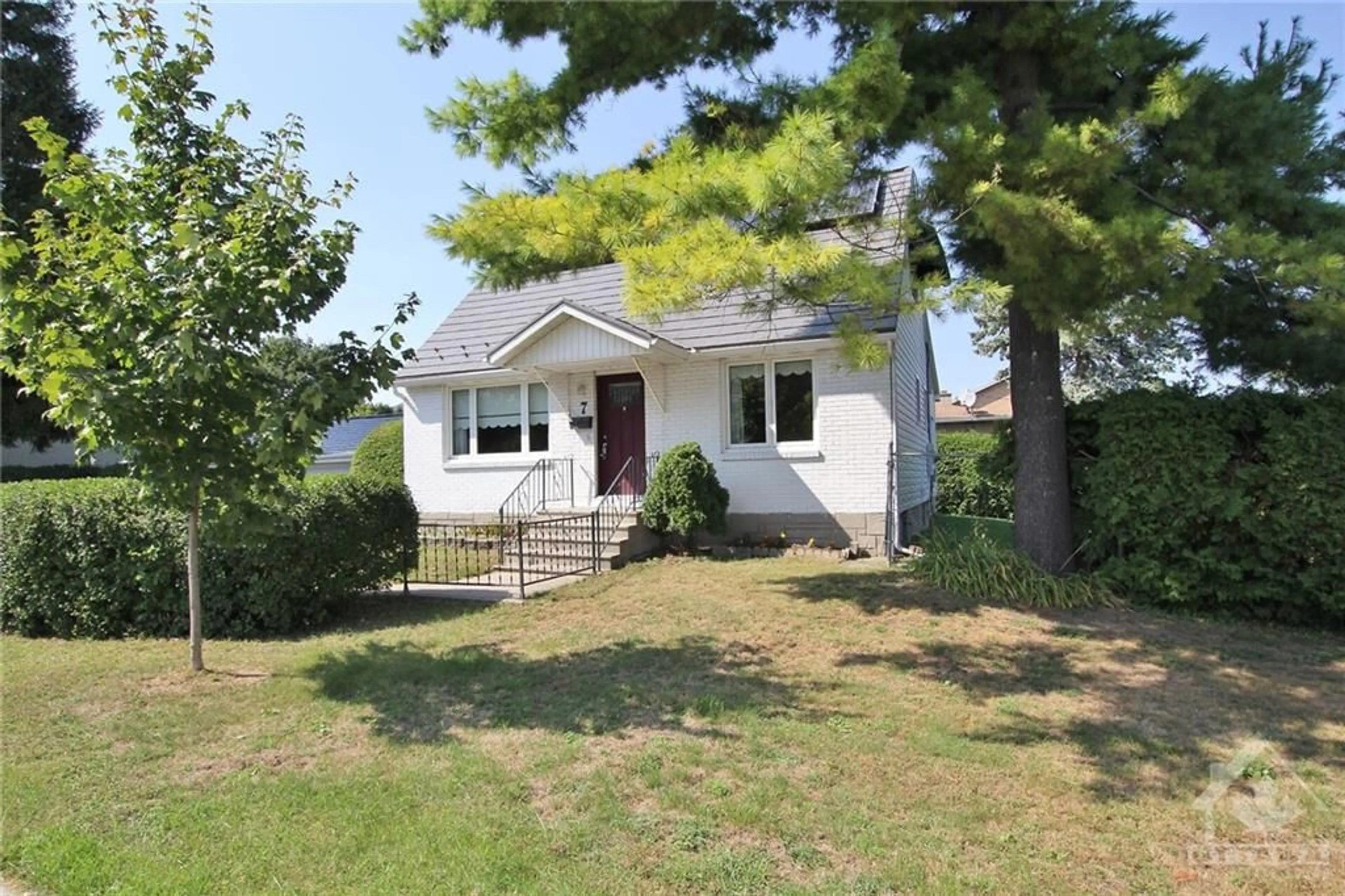 Frontside or backside of a home for 7 MEADOWLANDS Dr, Ottawa Ontario K2G 2R1