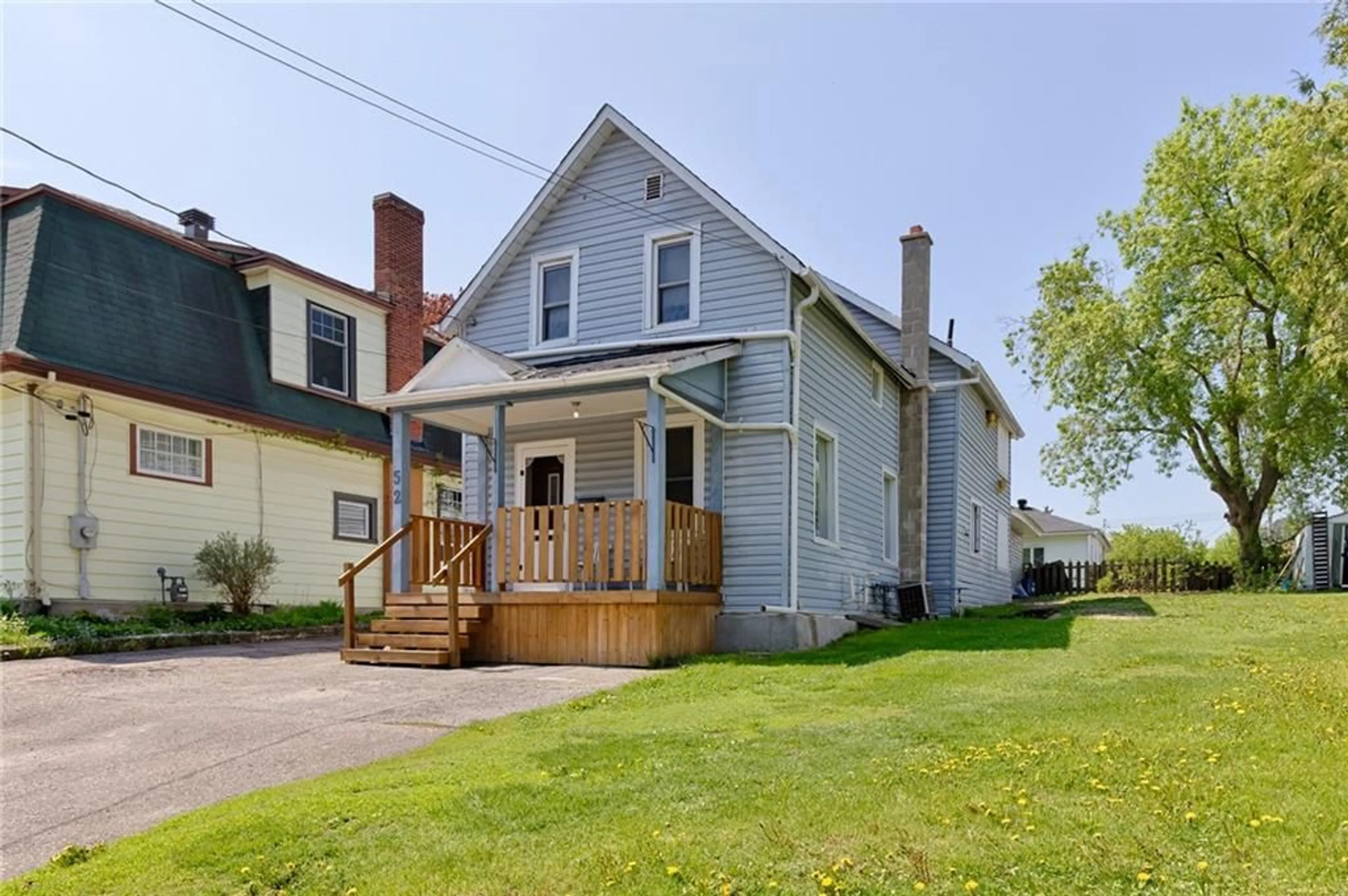 Frontside or backside of a home, cottage for 52 QUEEN St, Renfrew Ontario K7V 2A6