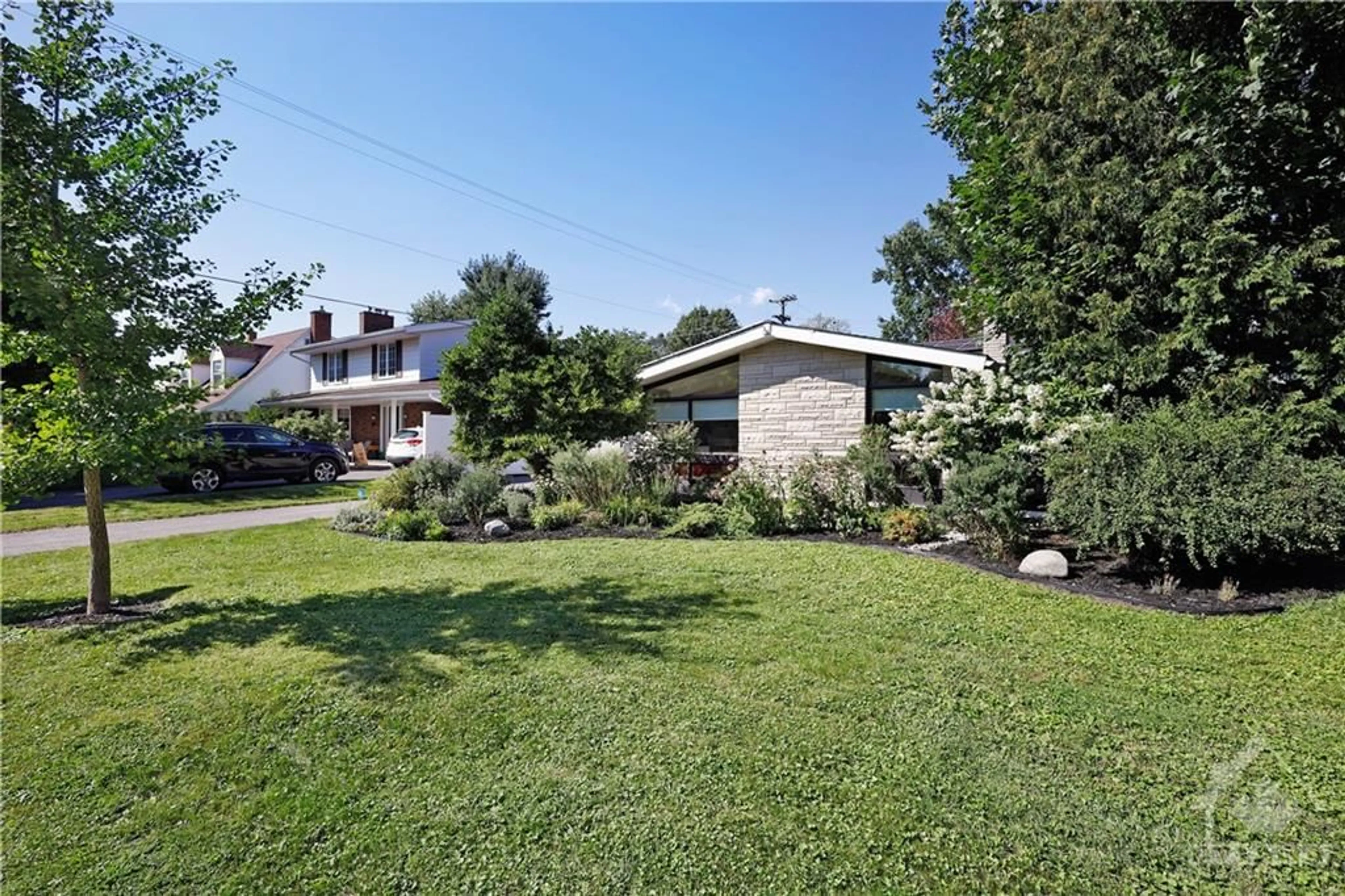 Frontside or backside of a home for 1861 DORSET Dr, Ottawa Ontario K1H 5T9