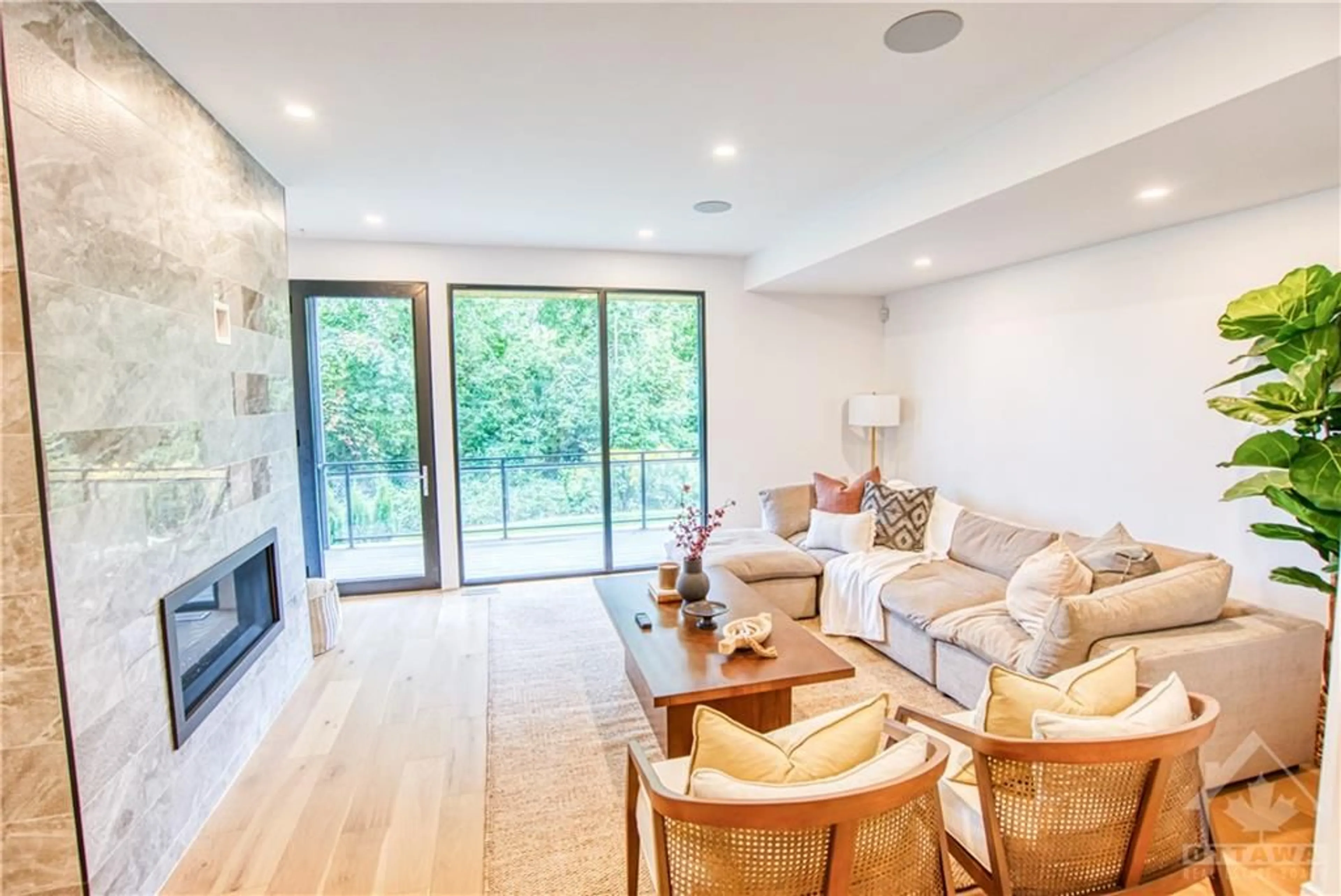 Living room, wood floors for 125 PERIDOT Pvt, Ottawa Ontario K2C 2K1