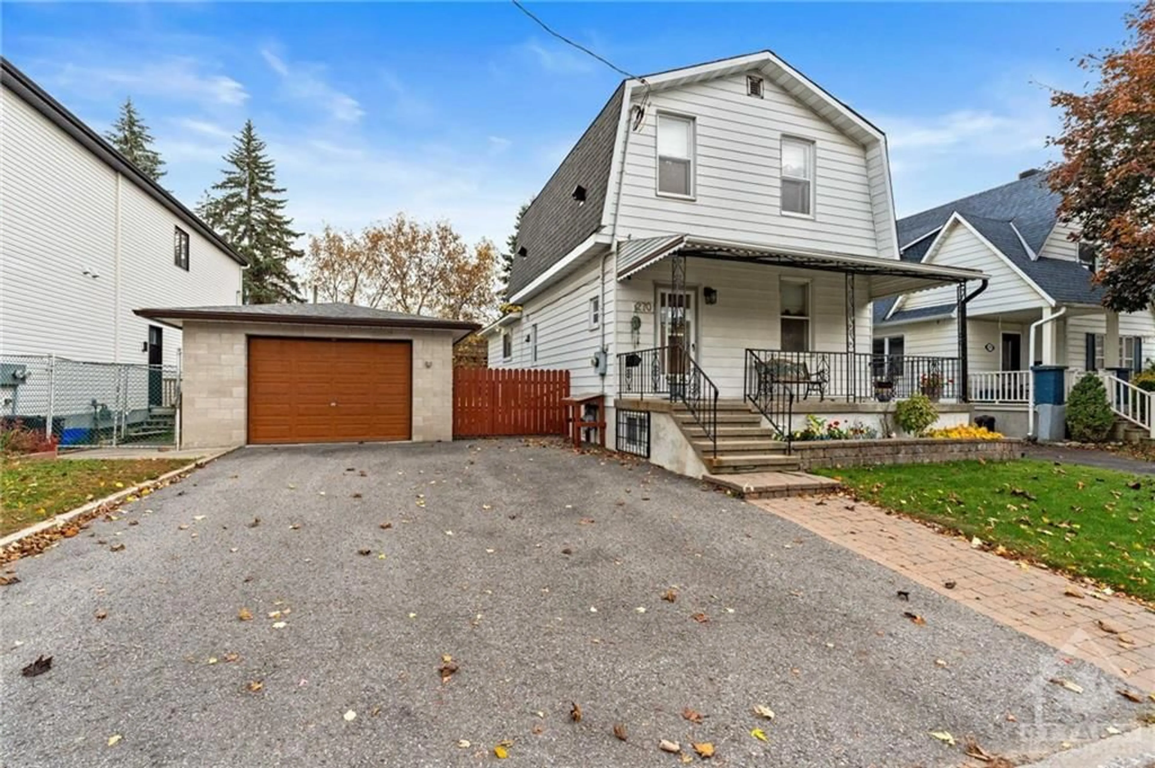 Frontside or backside of a home, the street view for 270 CURRELL Ave, Ottawa Ontario K1Z 7J6