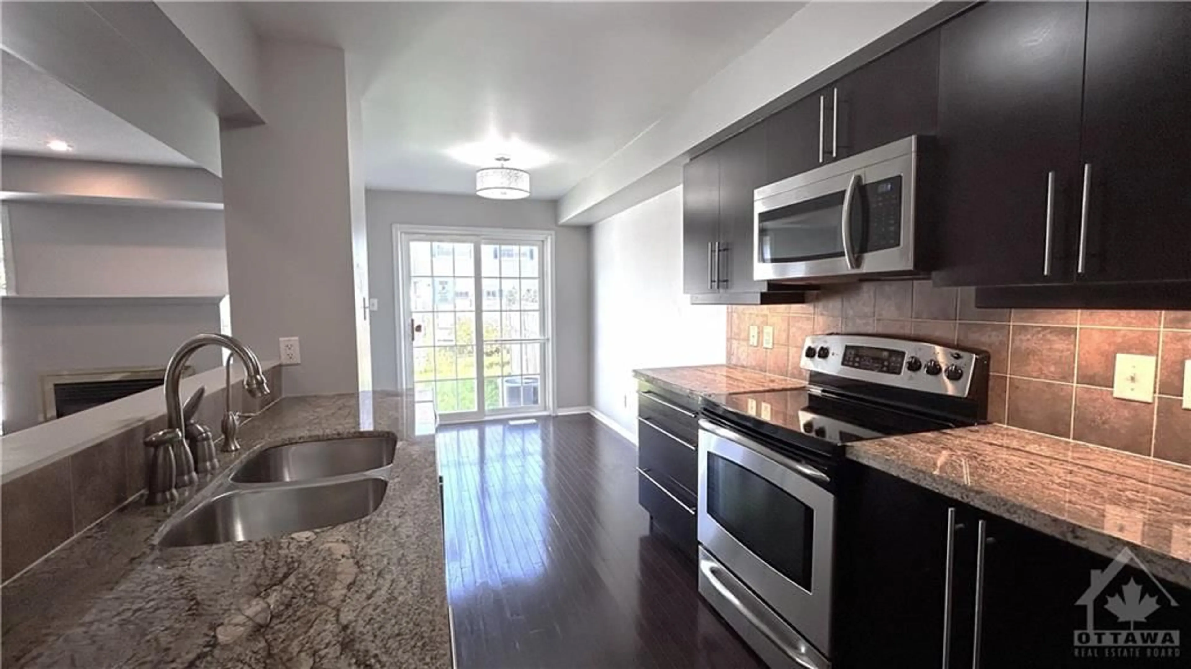 Kitchen for 133 BRADDOCK Pvt, Ottawa Ontario K3J 0E6