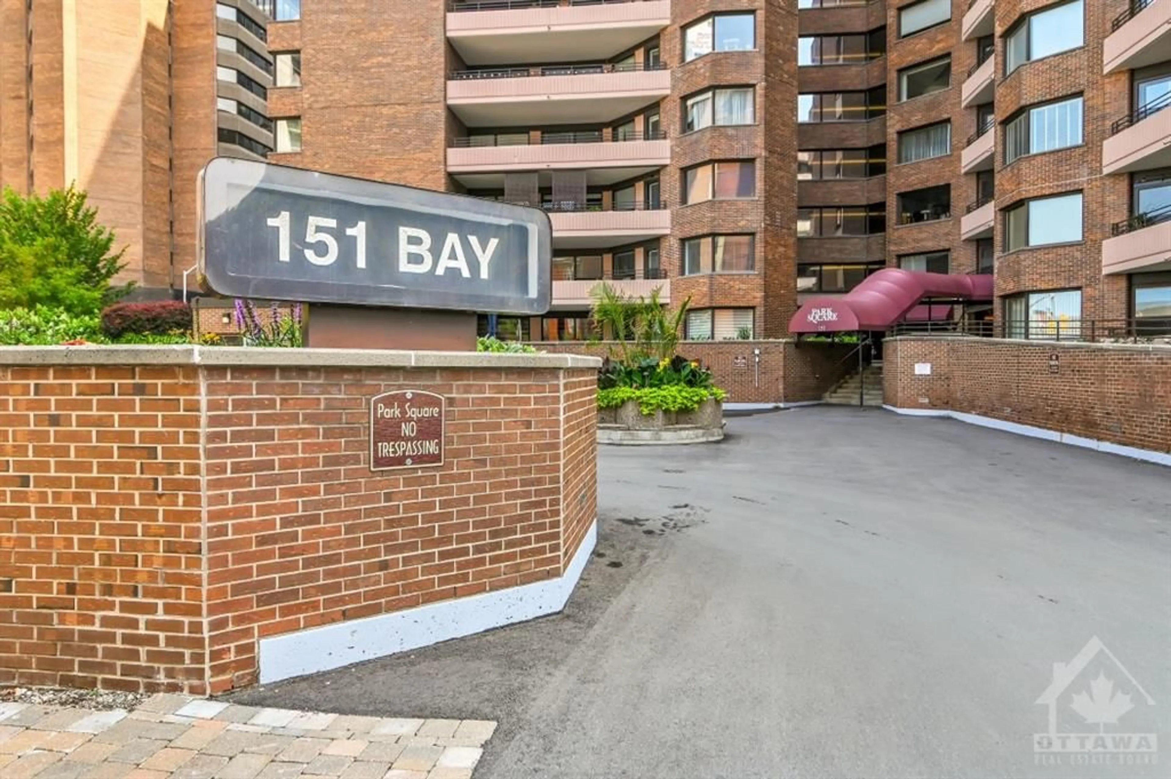 A pic from exterior of the house or condo for 151 BAY St #808, Ottawa Ontario K1R 7T2