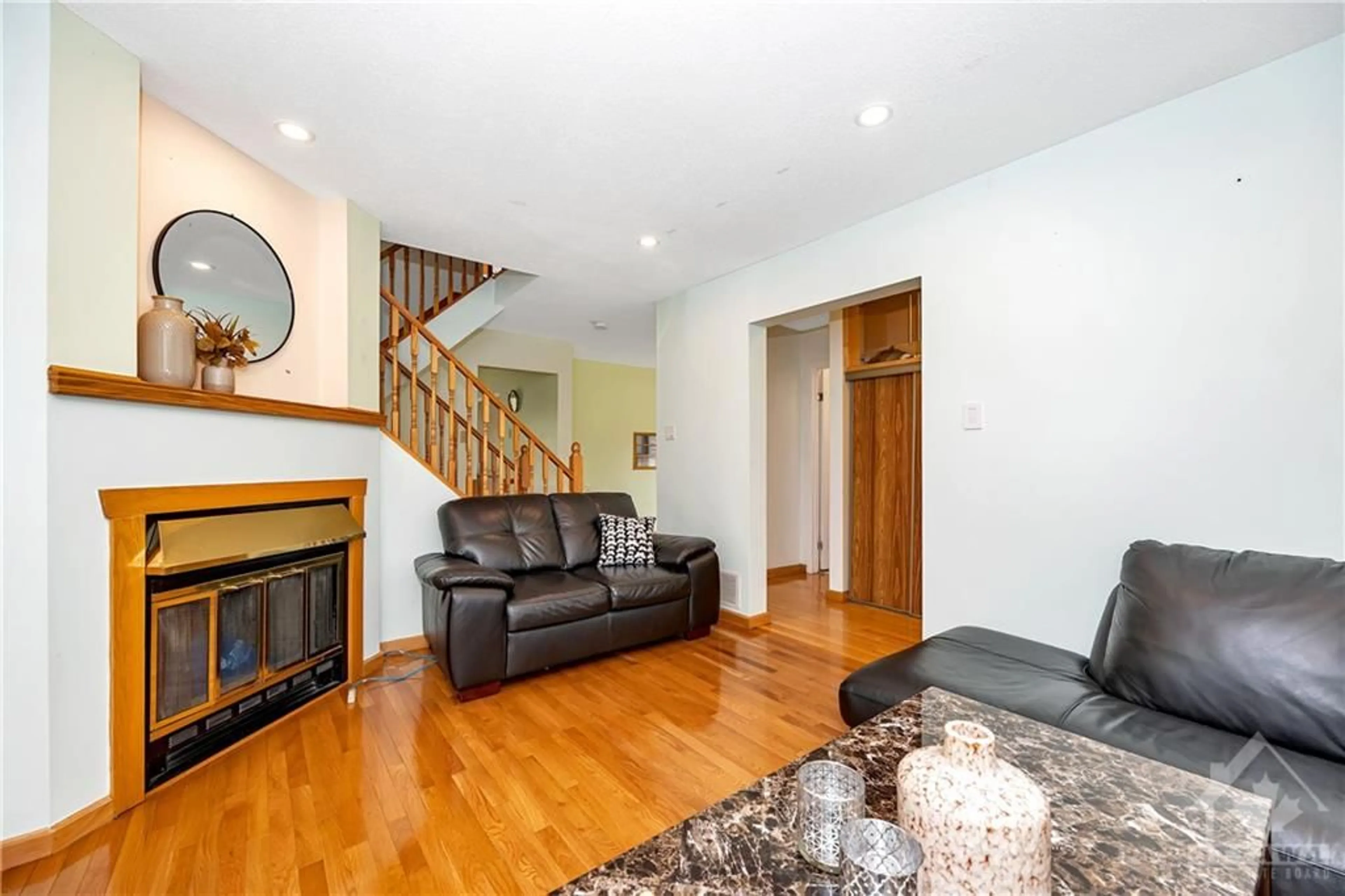 Living room, wood floors for 820 TORSA Crt, Ottawa Ontario K2B 8P8