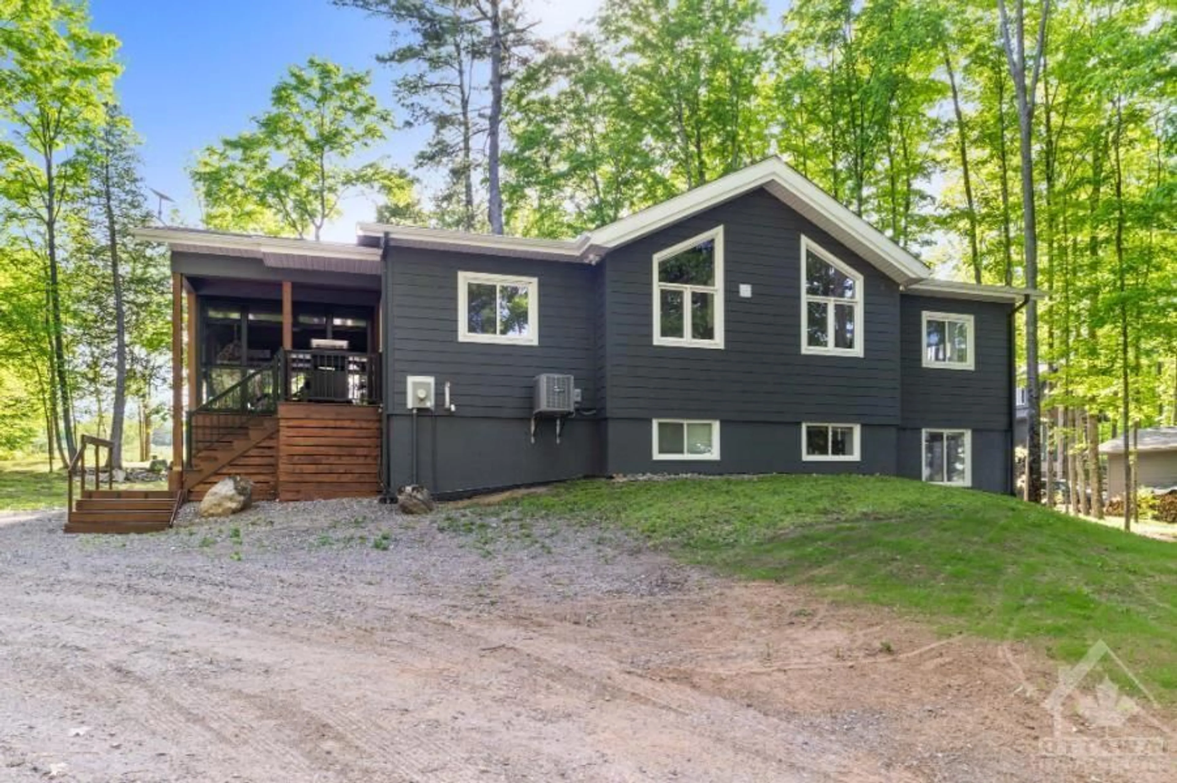 Frontside or backside of a home, cottage for 31 MORNING FLIGHT Crt, Calabogie Ontario K0J 1H0