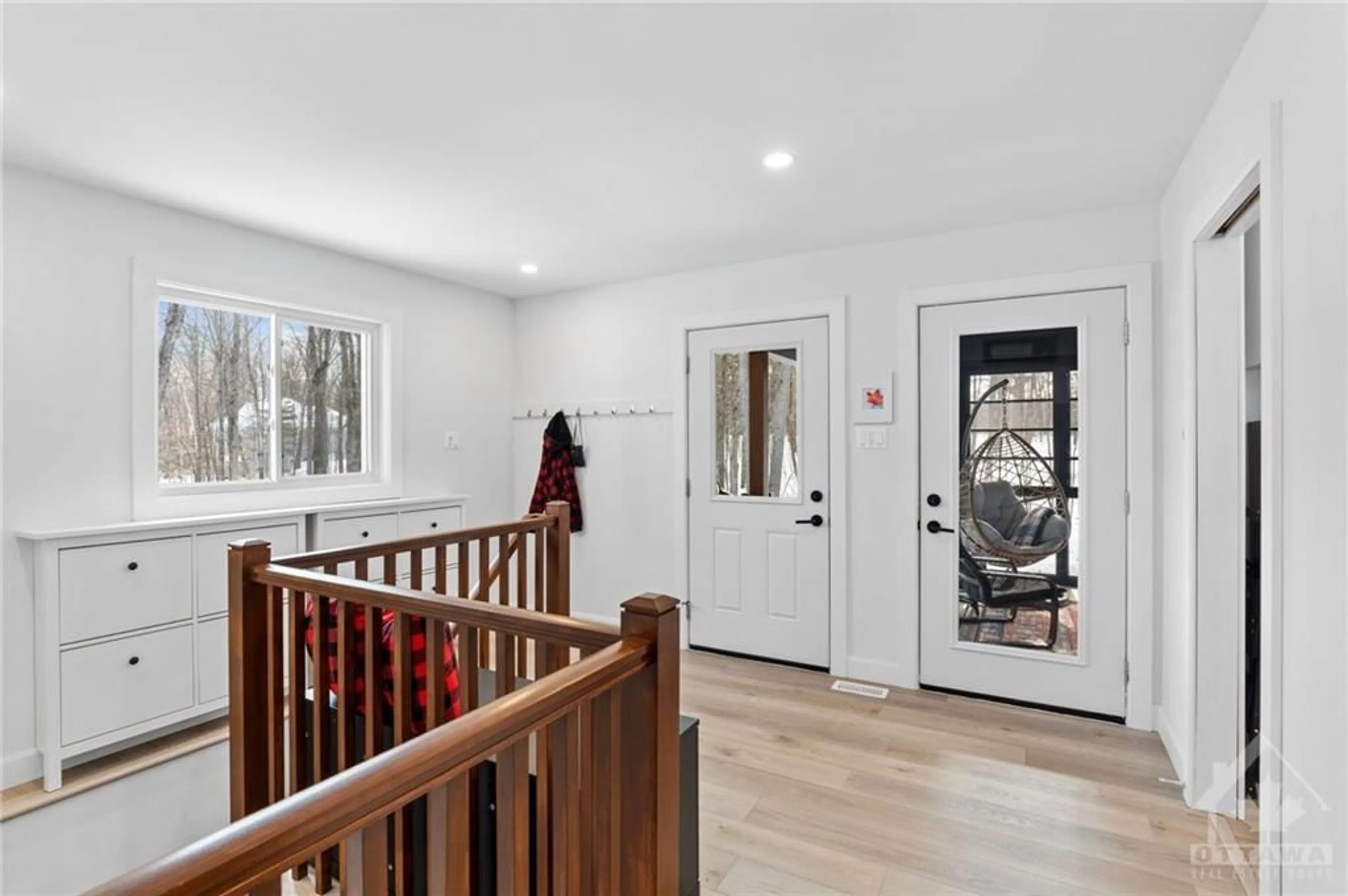 Indoor entryway, wood floors for 31 MORNING FLIGHT Crt, Calabogie Ontario K0J 1H0