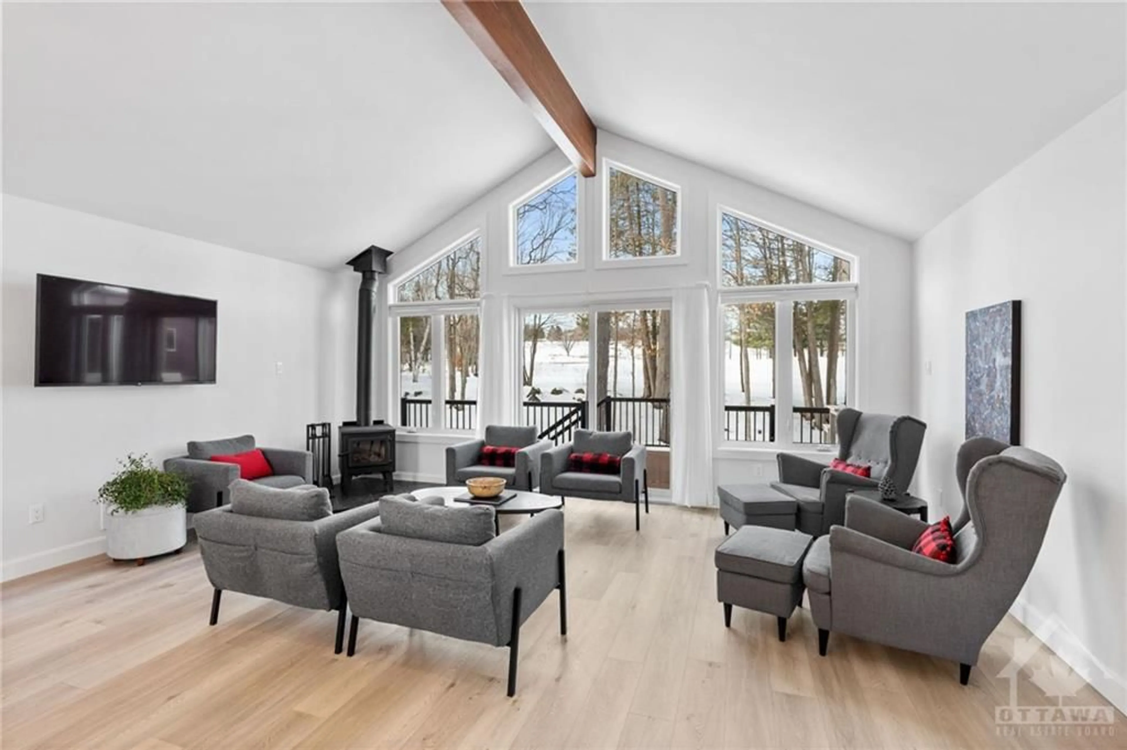 Living room, wood floors for 31 MORNING FLIGHT Crt, Calabogie Ontario K0J 1H0