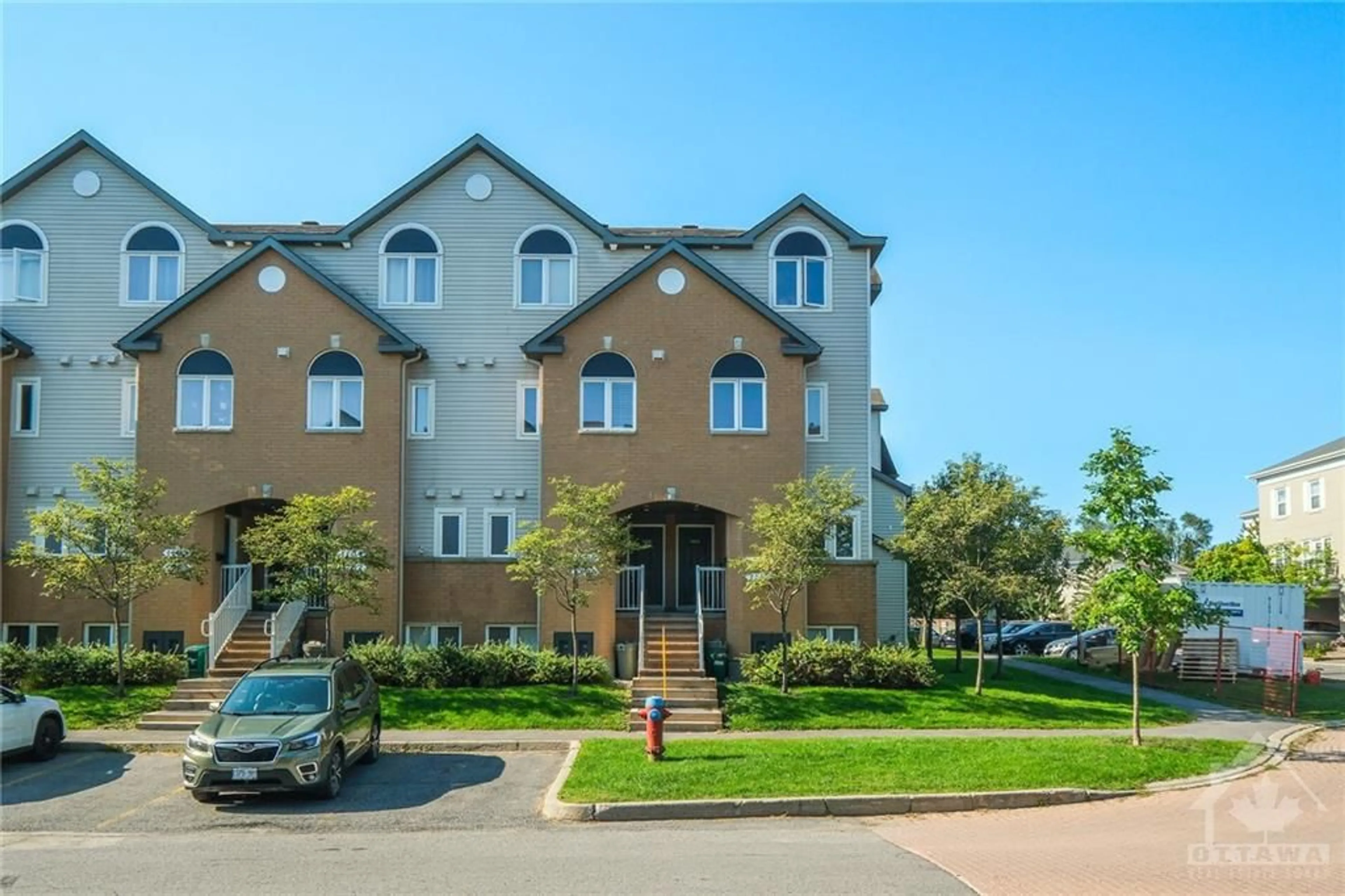 A pic from exterior of the house or condo for 1112 GEORGETON Pvt #27, Ottawa Ontario K1K 2W7