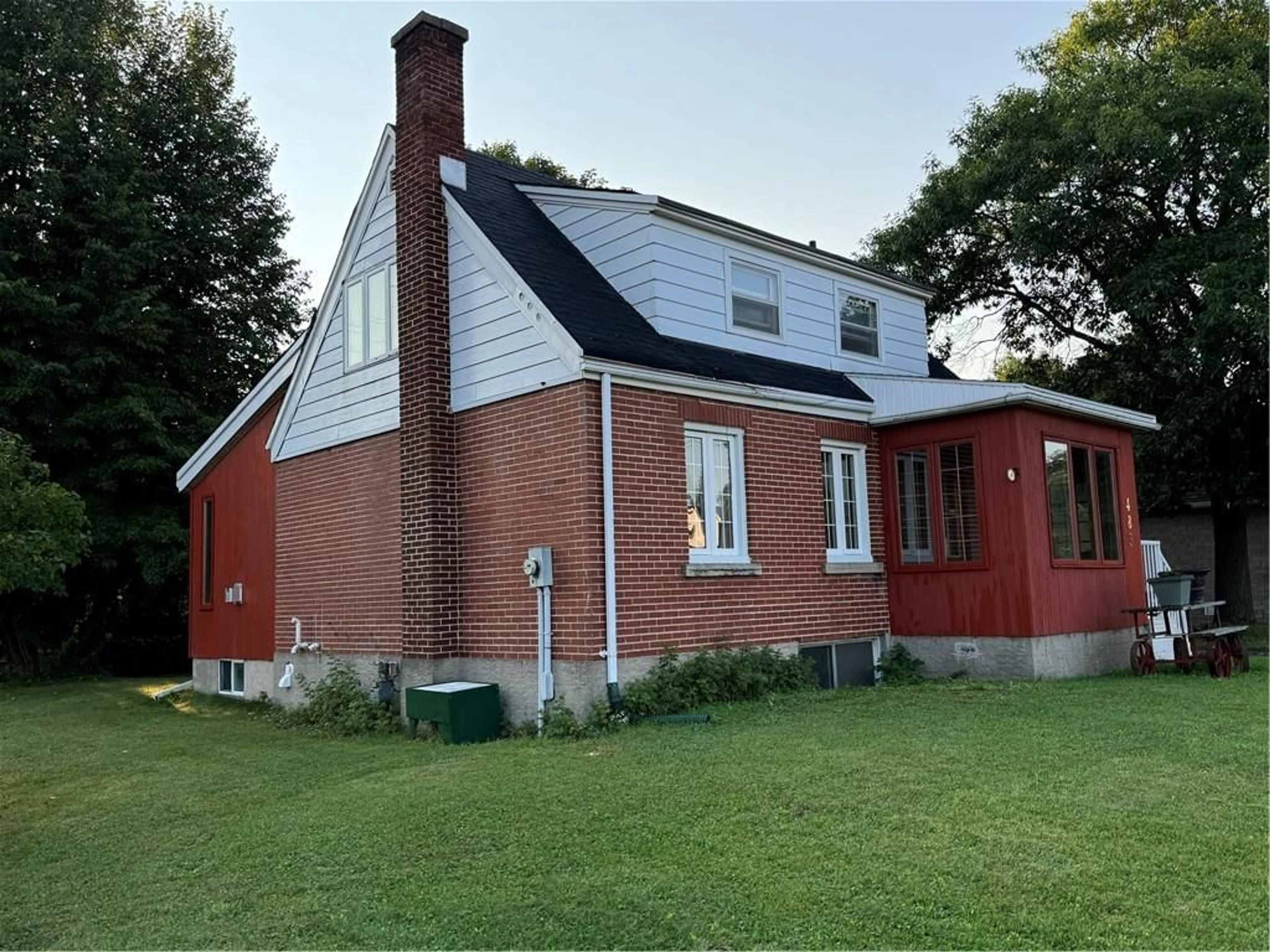 Home with brick exterior material for 483 CATHERINE St, Pembroke Ontario K8A 1W2