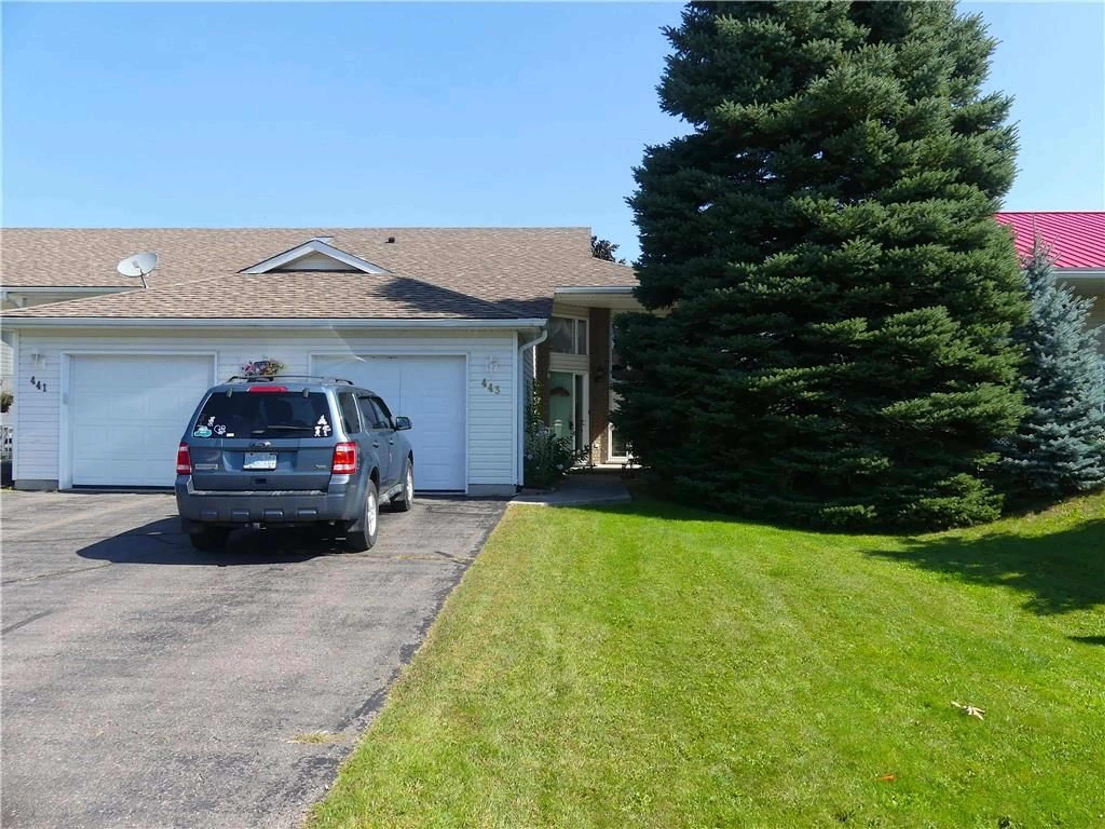 Frontside or backside of a home for 443 MAYHEW St, Renfrew Ontario K7V 4L4