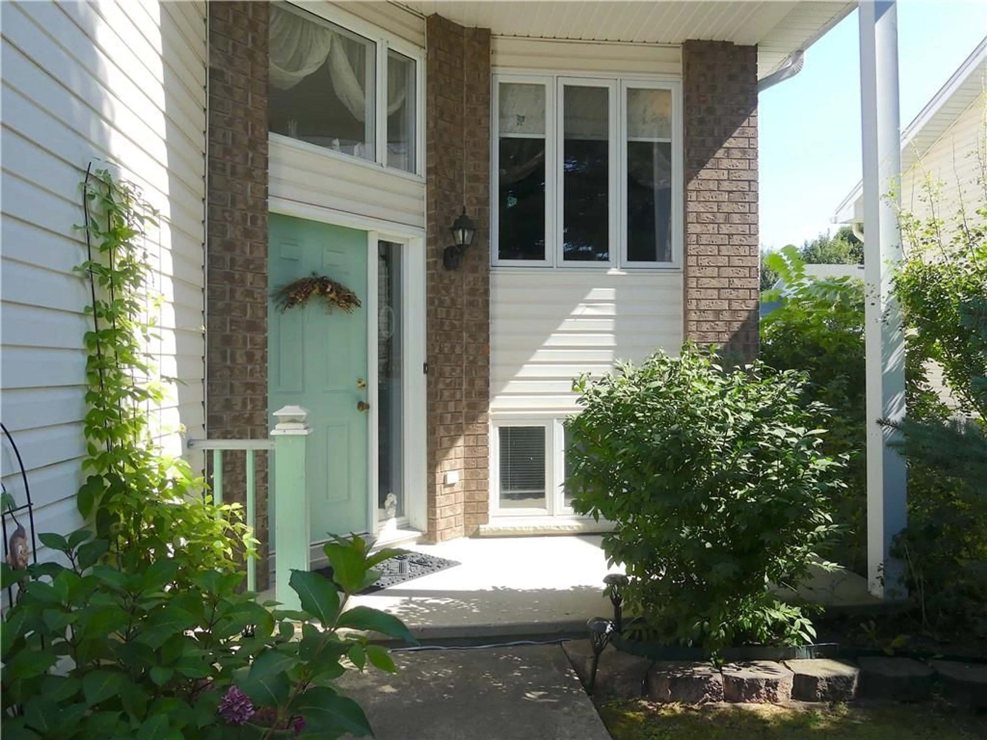 A pic from exterior of the house or condo for 443 MAYHEW St, Renfrew Ontario K7V 4L4