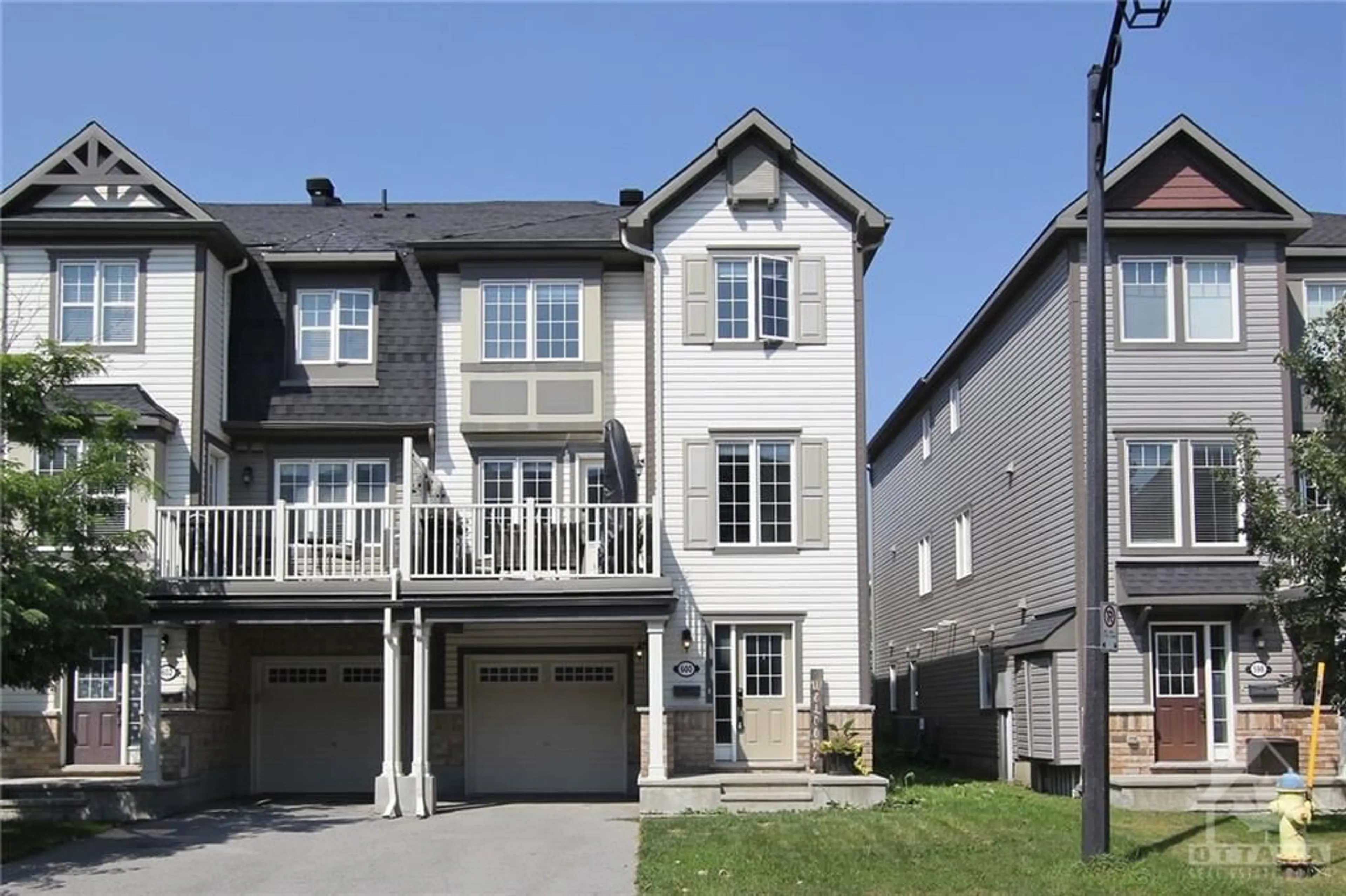 A pic from exterior of the house or condo for 600 FOXLIGHT Cir, Ottawa Ontario K2M 0L9