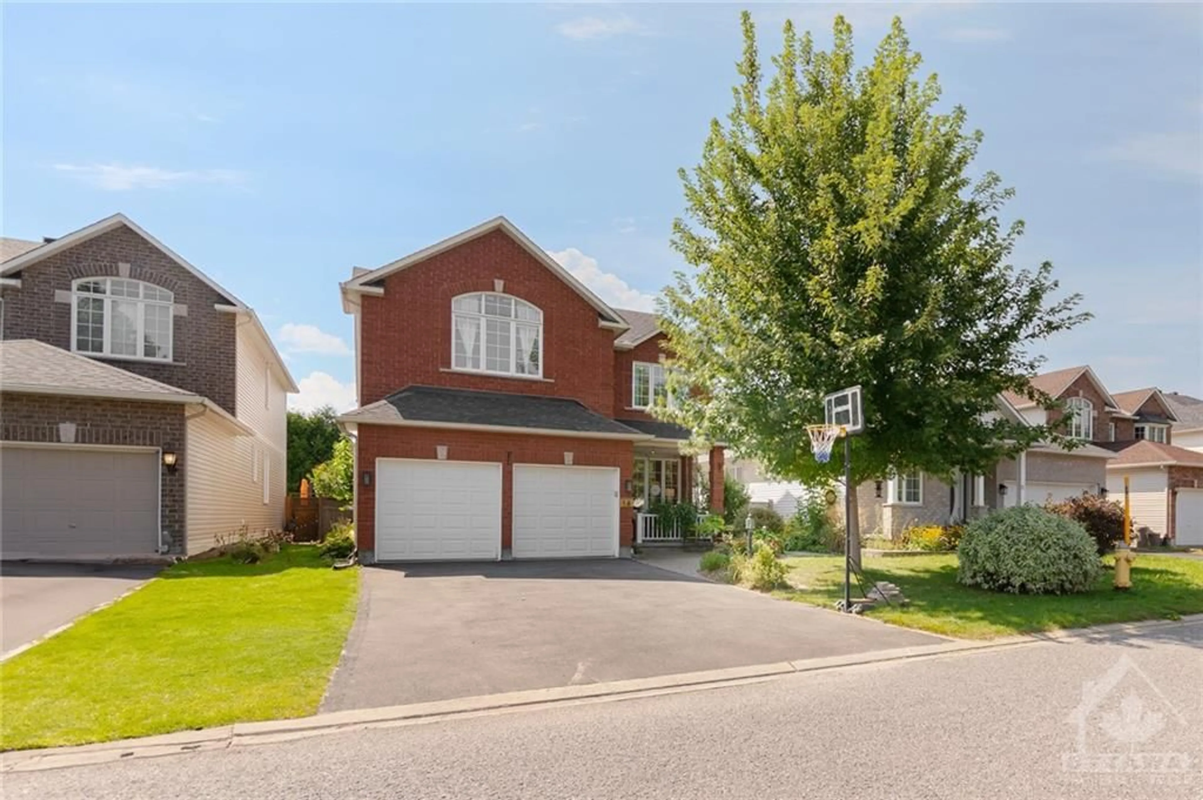 Frontside or backside of a home, the street view for 14 MAPLE STAND Way, Ottawa Ontario K2G 6P4