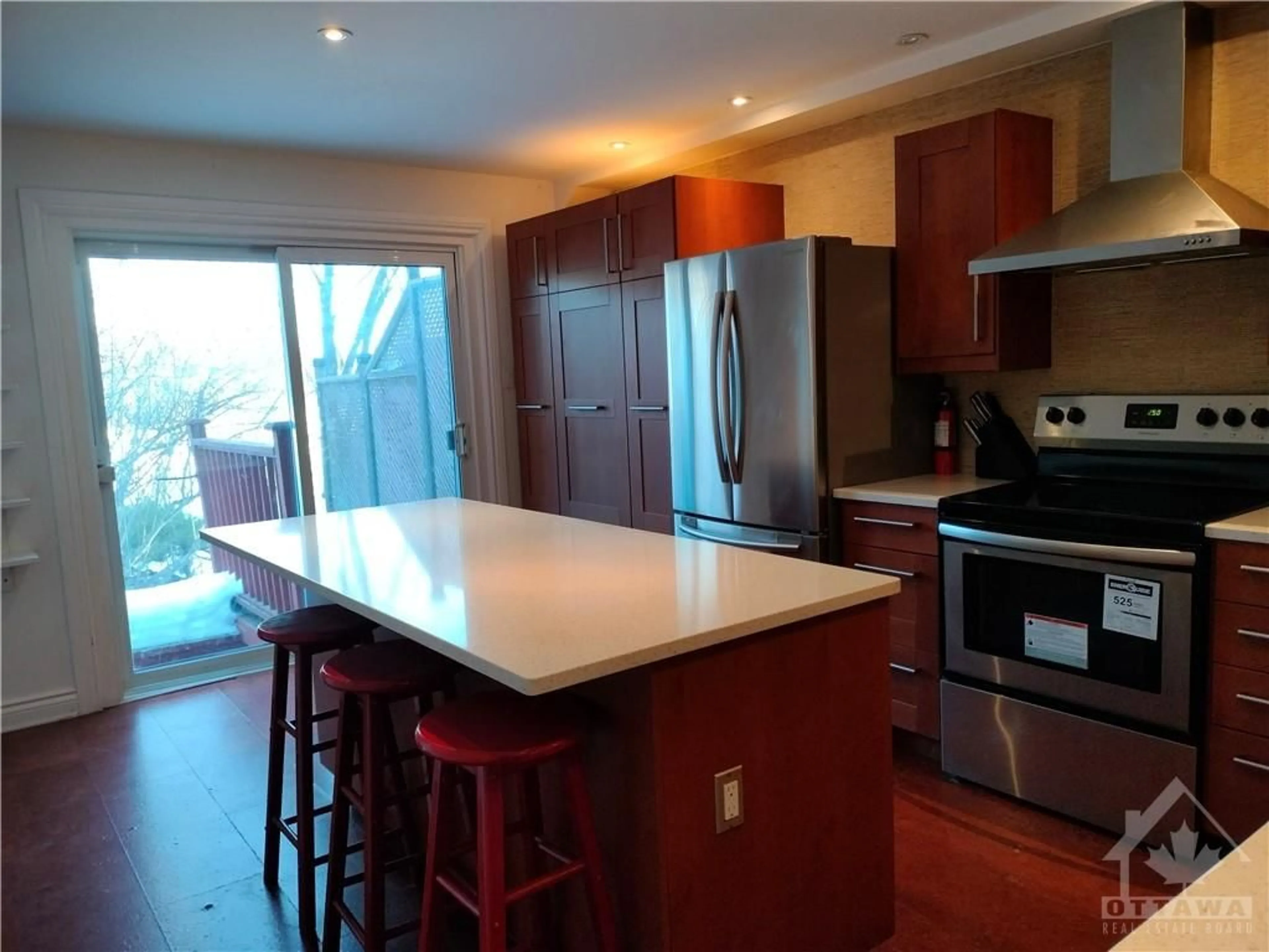 Open concept kitchen for 25 ROBINSON Ave #A, Ottawa Ontario K1N 8N8