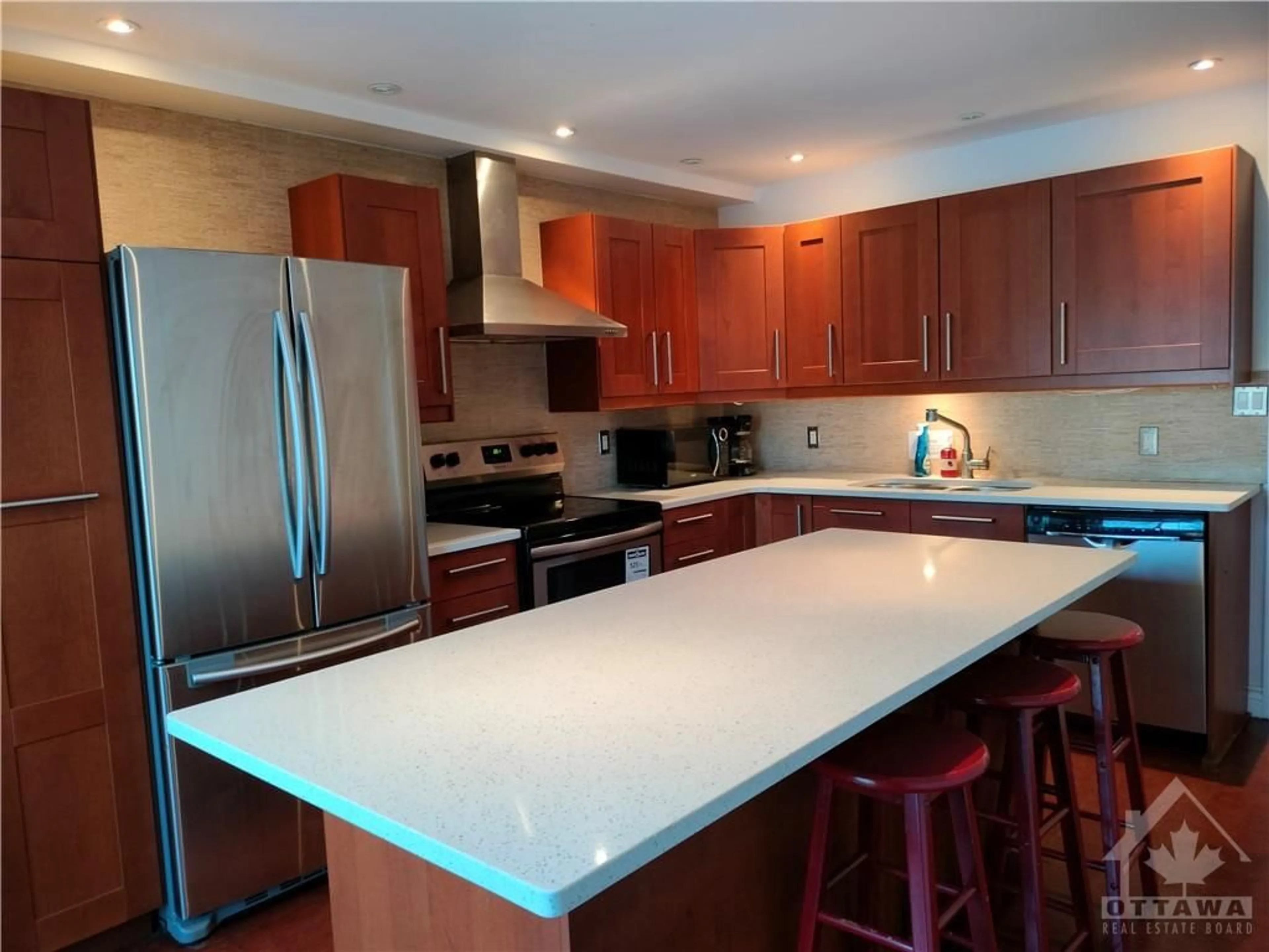 Open concept kitchen for 25 ROBINSON Ave #A, Ottawa Ontario K1N 8N8