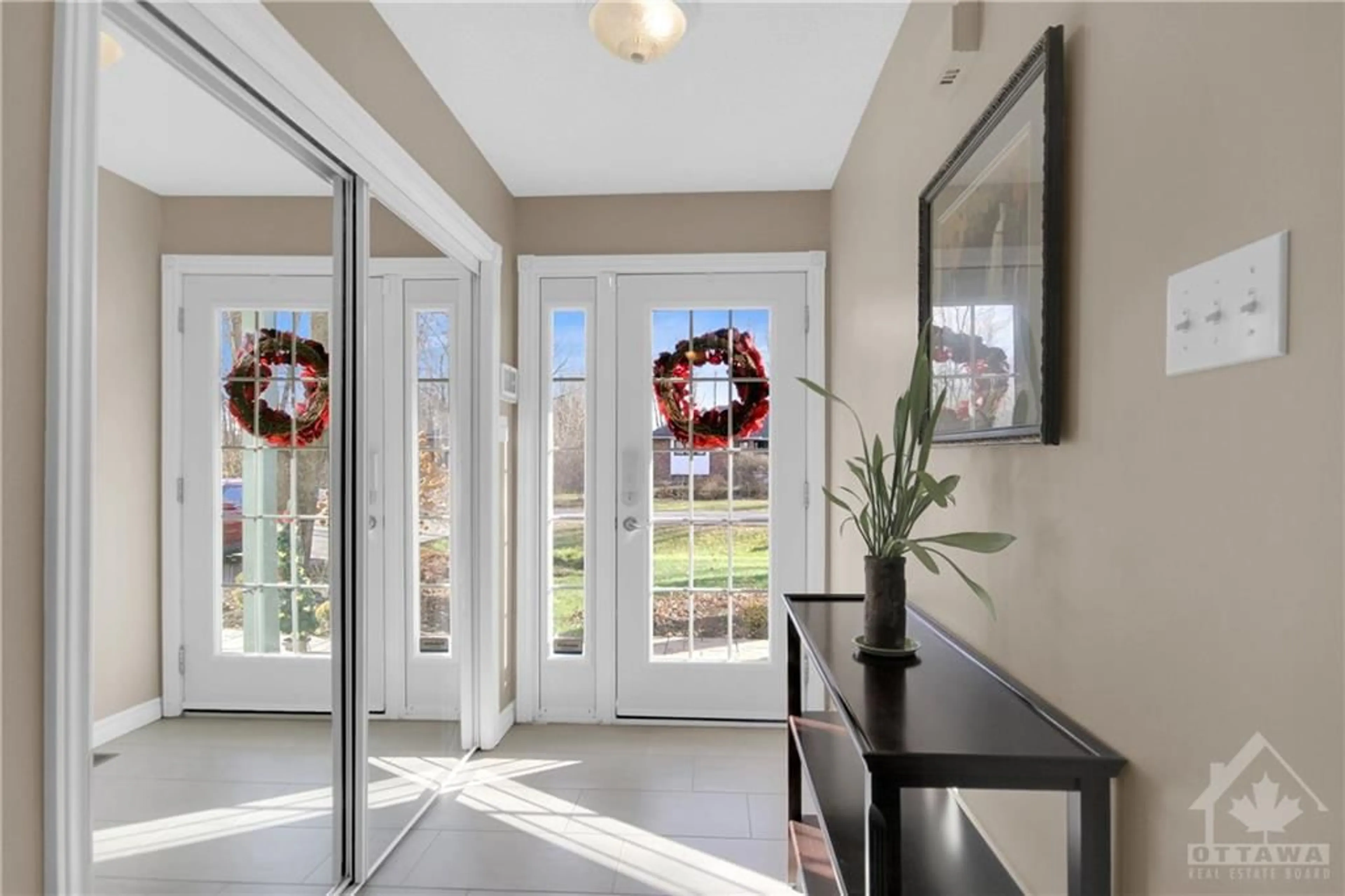 Indoor entryway, wood floors for 5771 BUTTERCUP Lane, Osgoode Ontario K0A 2W0