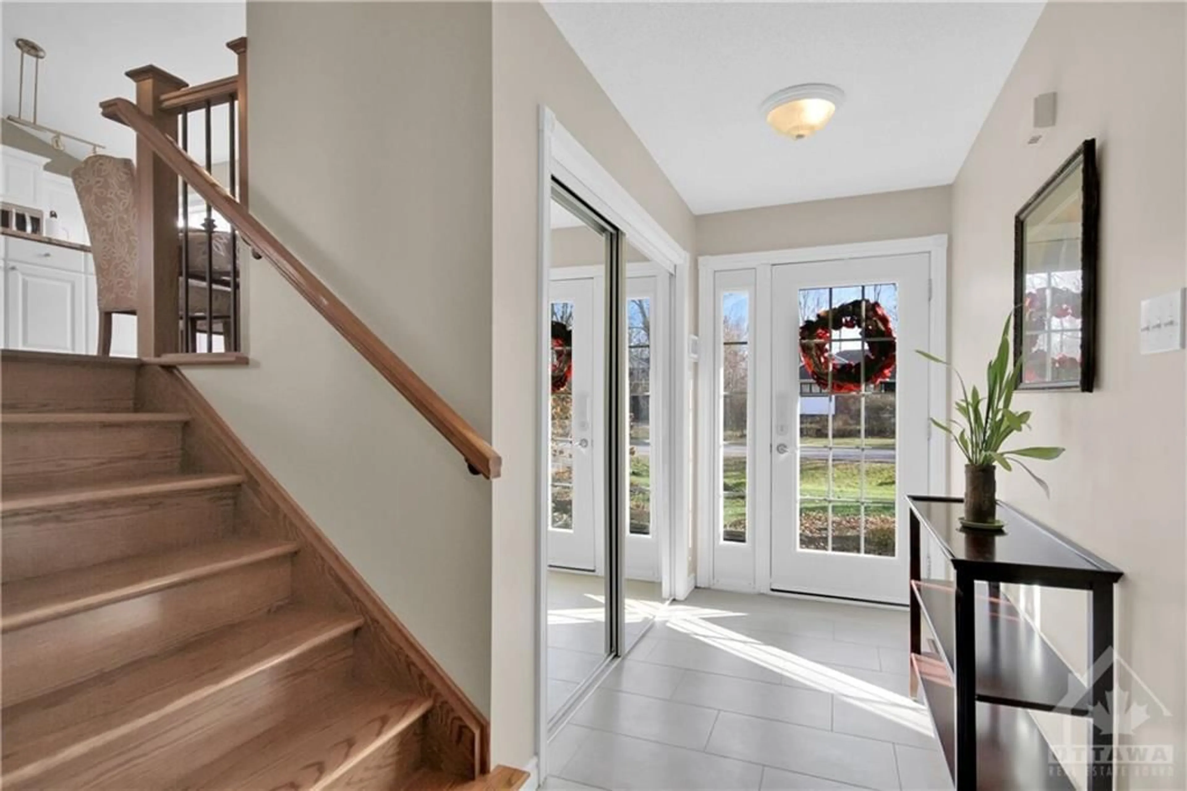 Indoor entryway, wood floors for 5771 BUTTERCUP Lane, Osgoode Ontario K0A 2W0