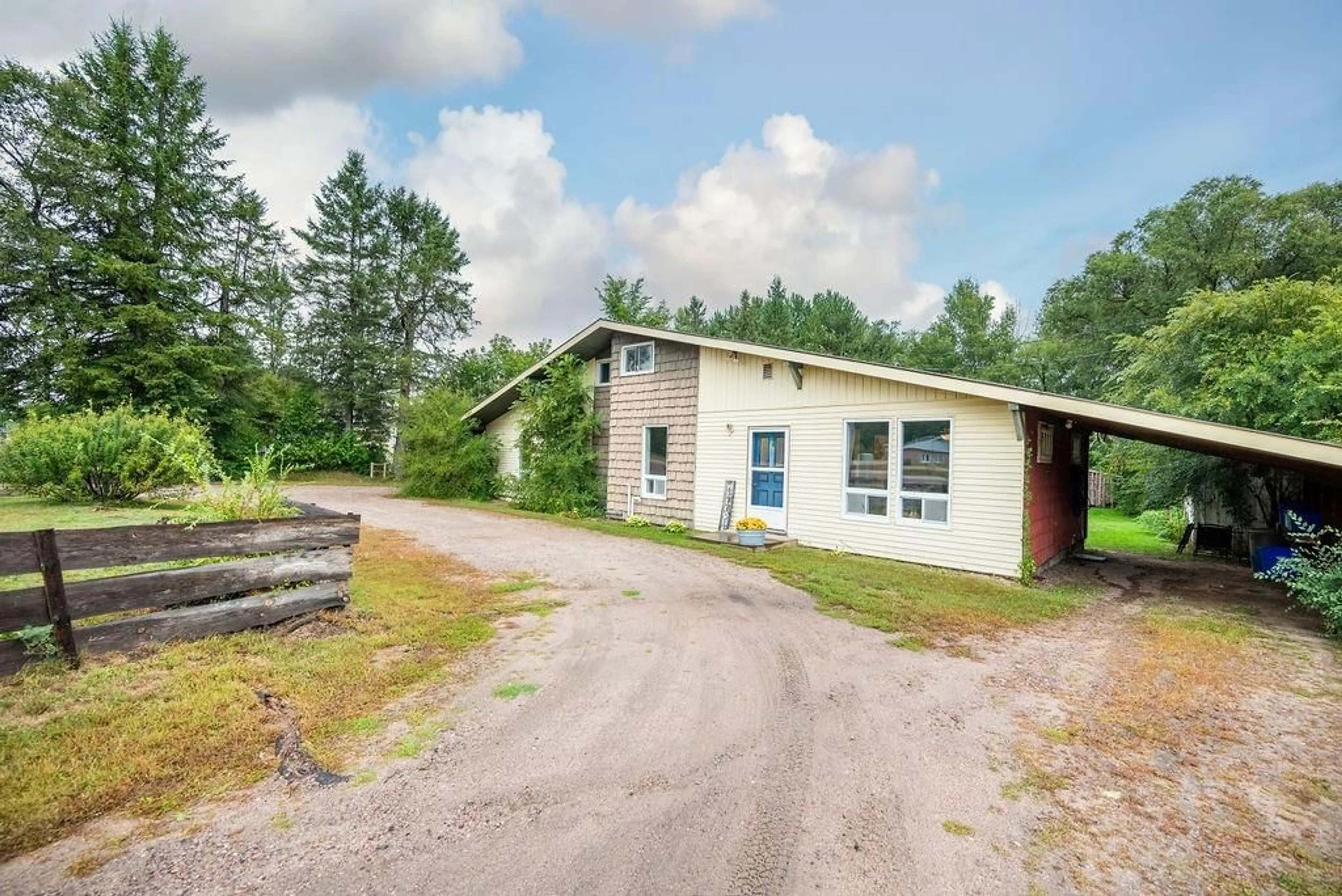 Patio, cottage for 33020 HIGHWAY 17 Hwy, Deep River Ontario K0J 1P0