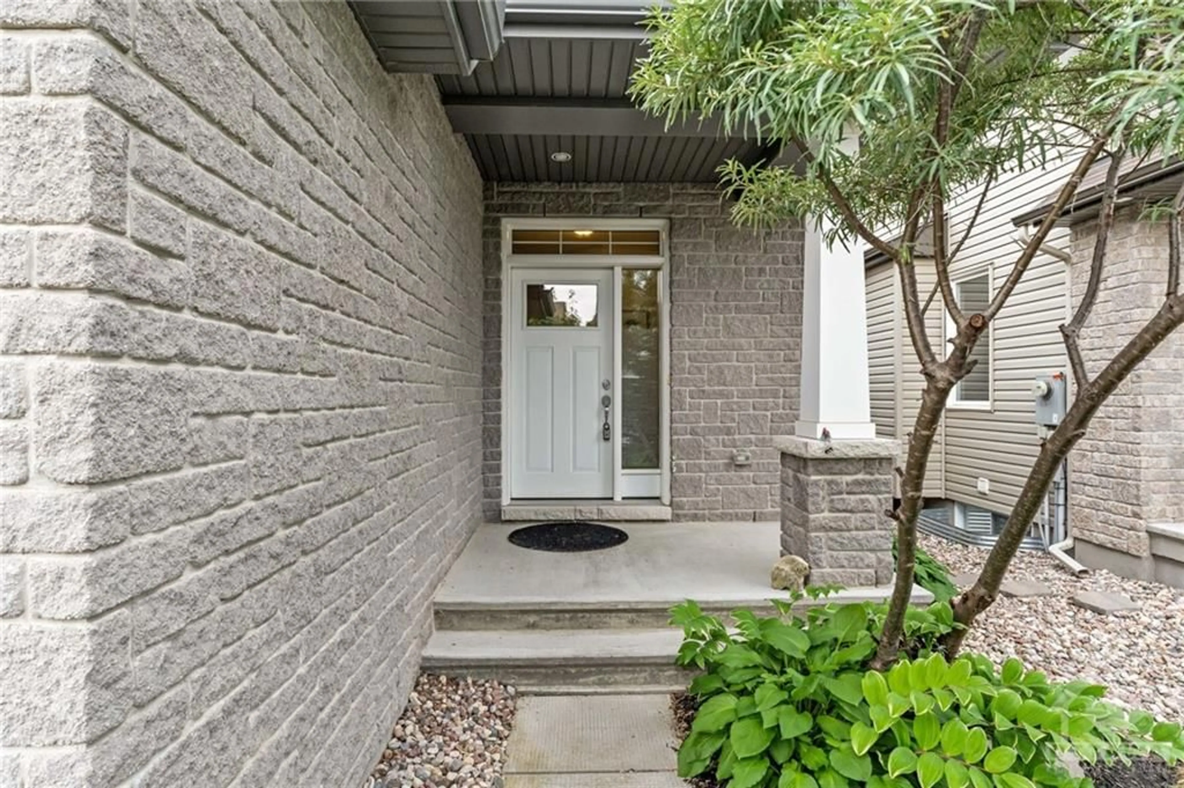 Indoor entryway, cement floor for 144 TAPADERO Ave, Stittsville Ontario K2V 0A7