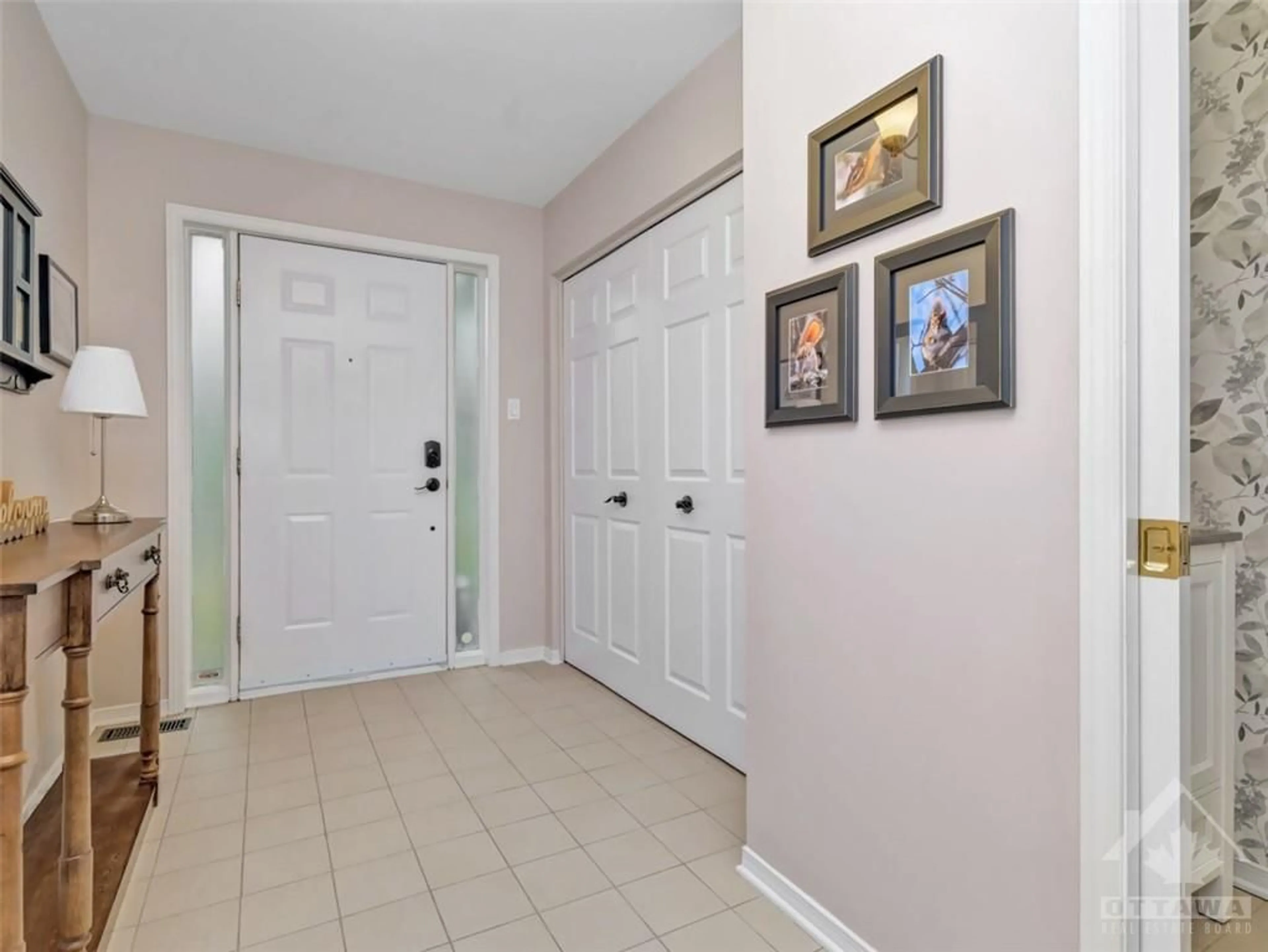 Indoor entryway, wood floors for 9 WATERFORD Way, Ottawa Ontario K2E 7V4