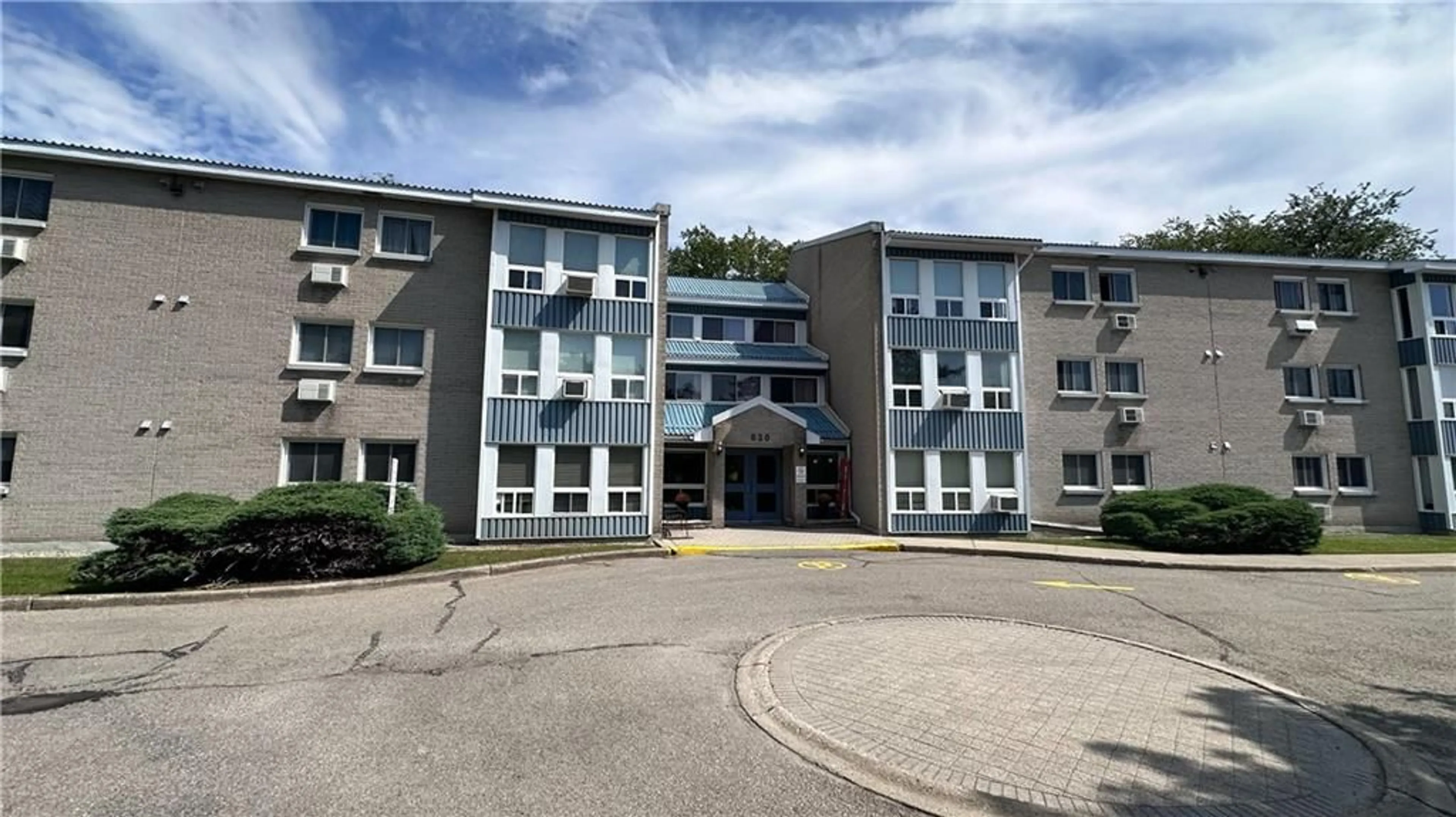 Outside view for 820 LAURIER Blvd #305, Brockville Ontario K6V 6Z2