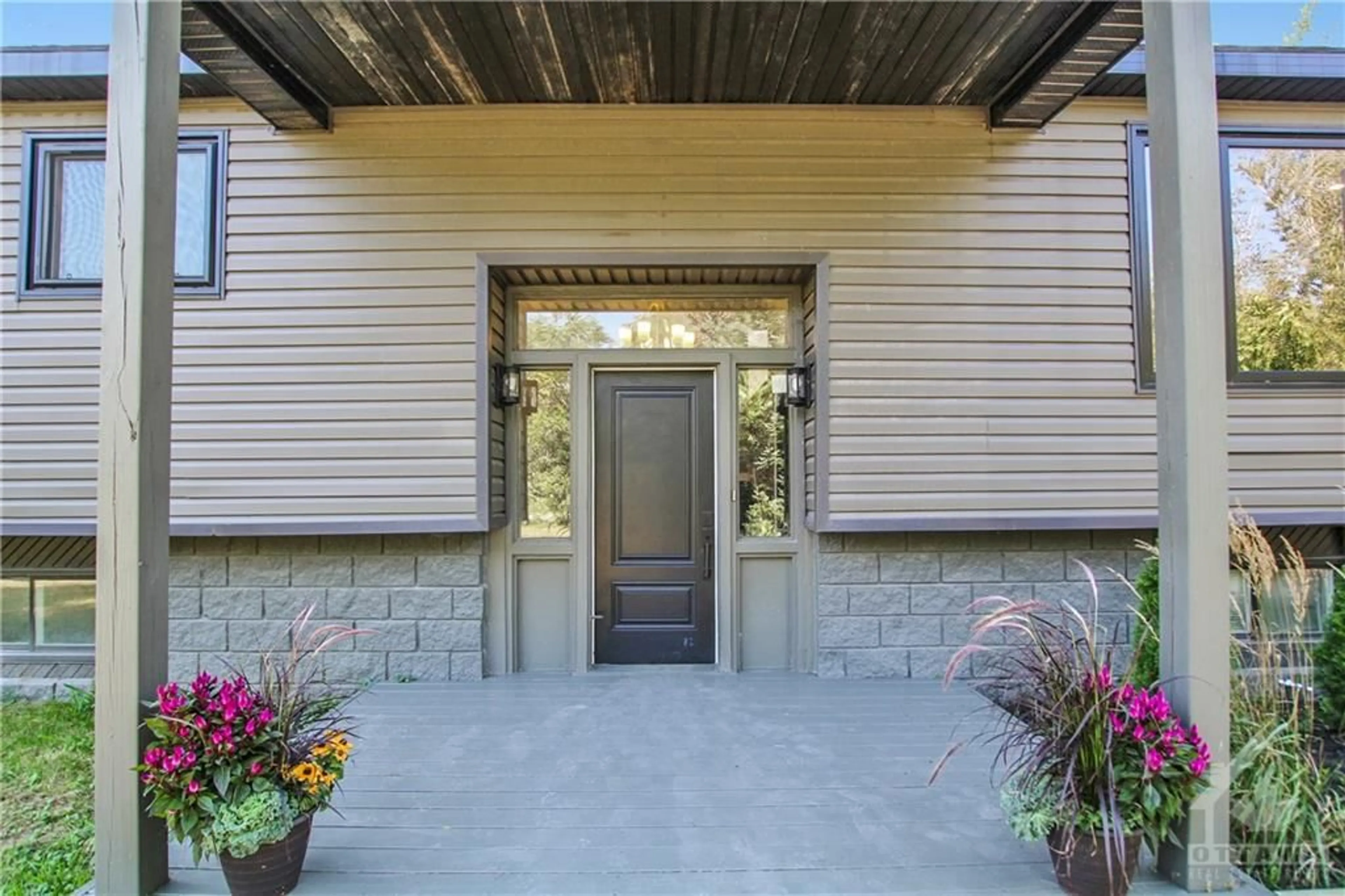 Indoor entryway, wood floors for 2466 ASHTON STATION Rd, Ashton Ontario K0A 1B0