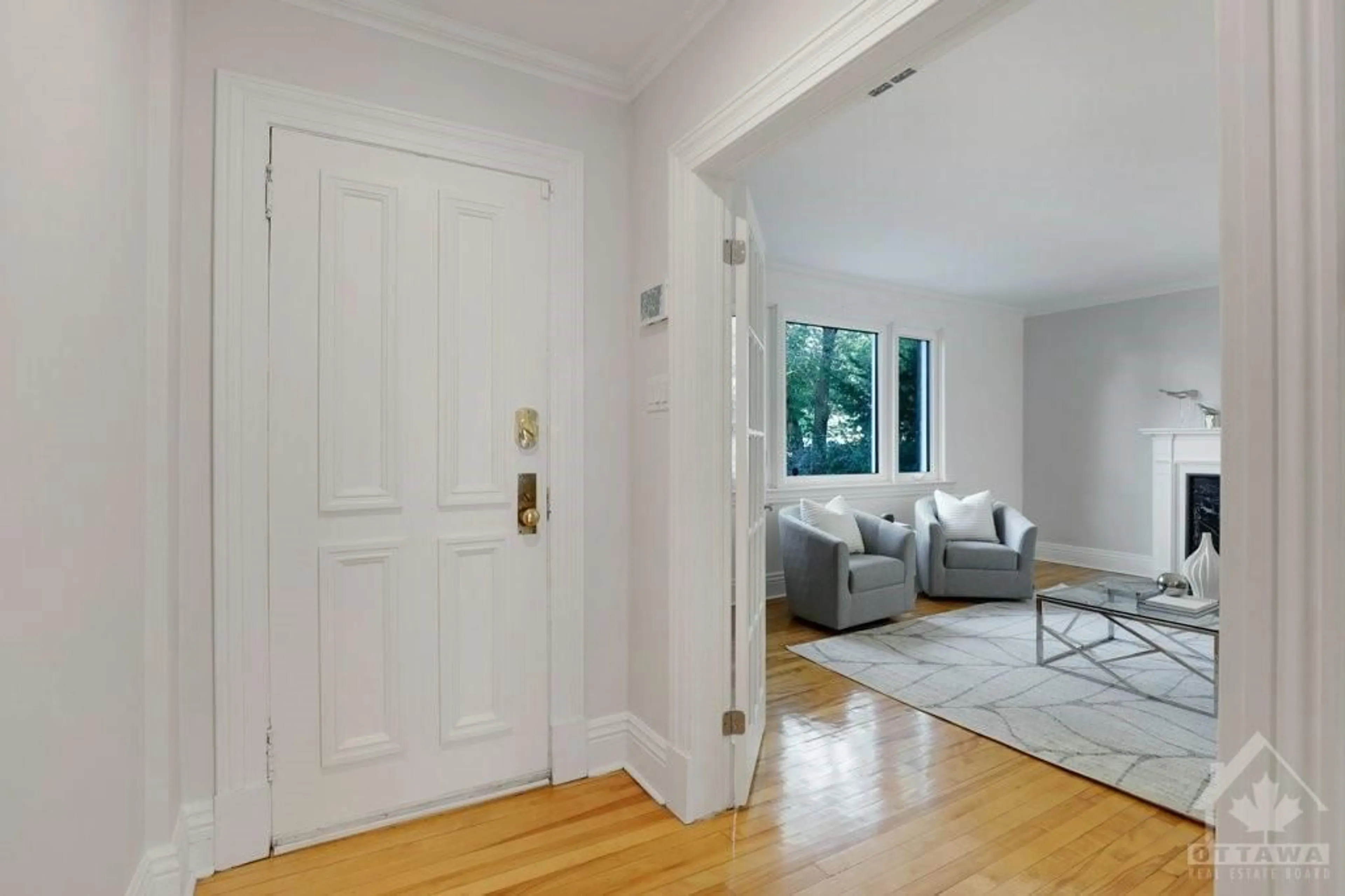 Indoor entryway, wood floors for 73 RIVERDALE Ave, Ottawa Ontario K1S 1R1