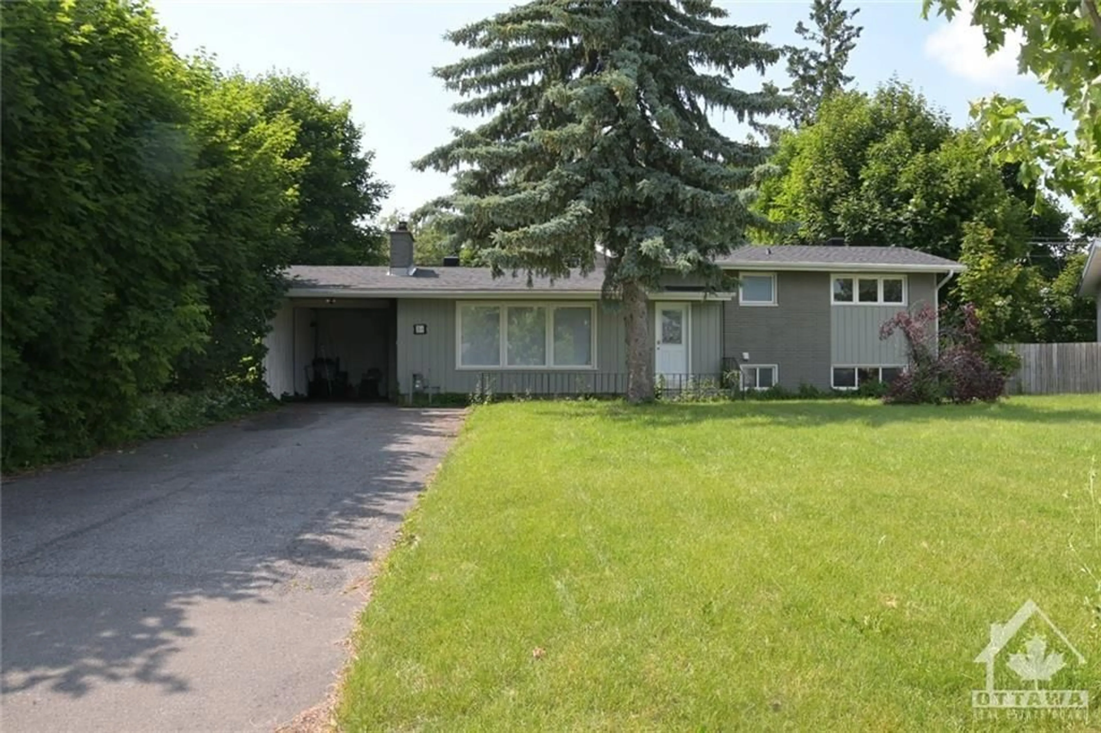 Frontside or backside of a home, cottage for 84 HILLIARD Ave, Ottawa Ontario K2E 6C2