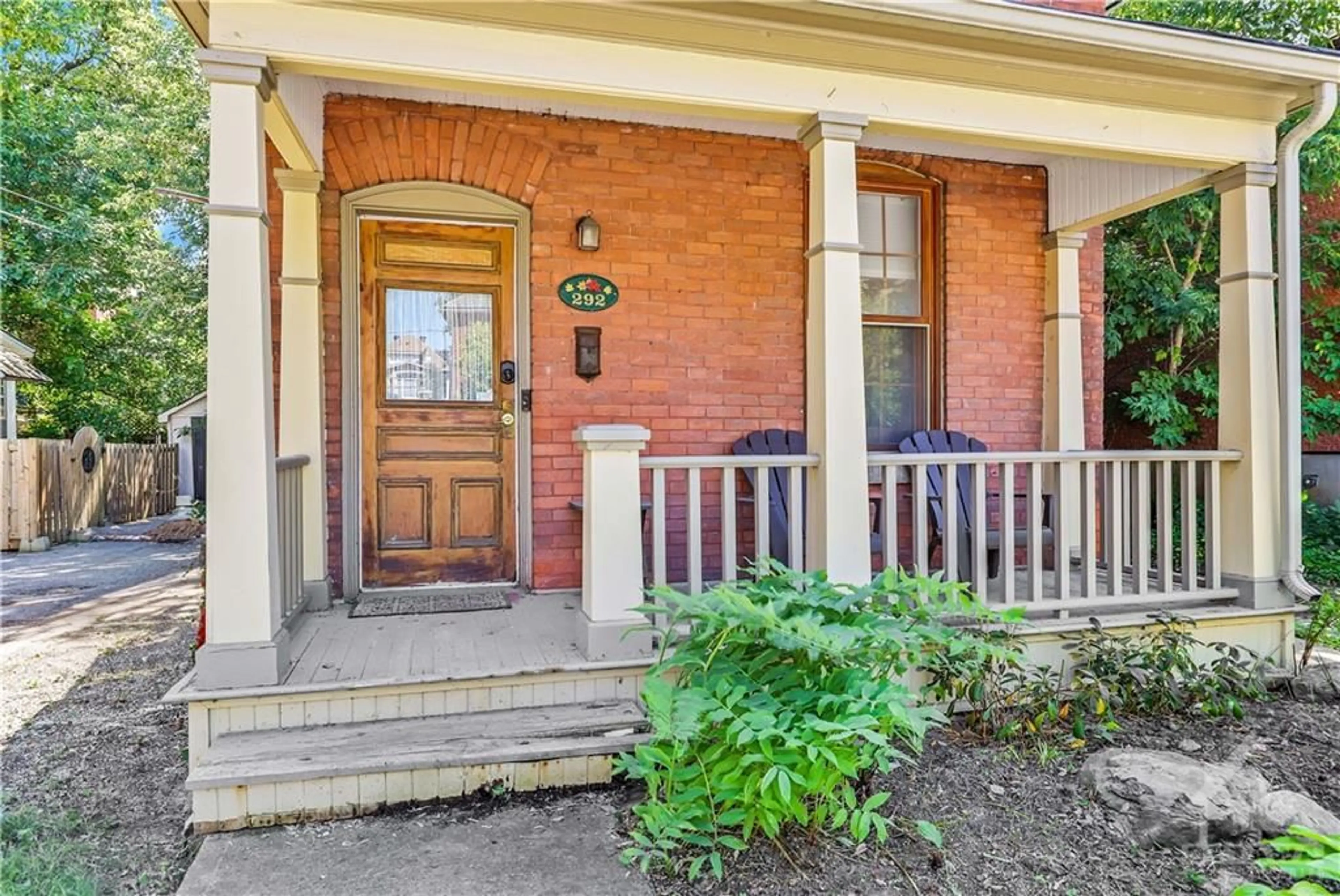 Indoor entryway, wood floors for 292 FIFTH Ave, Ottawa Ontario K1S 2N5