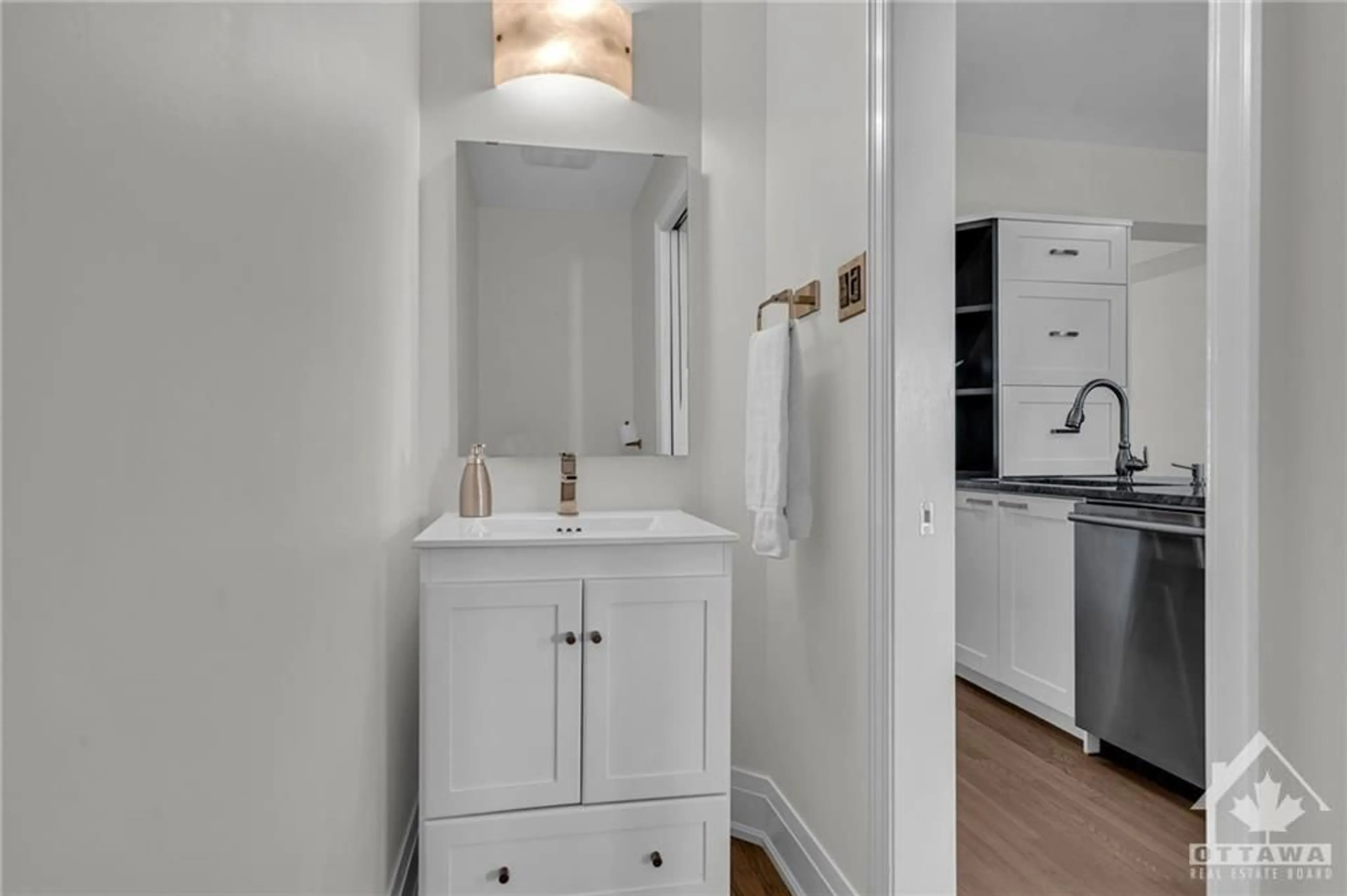 Laundry room for 100 TAY St, Ottawa Ontario K2A 4H3