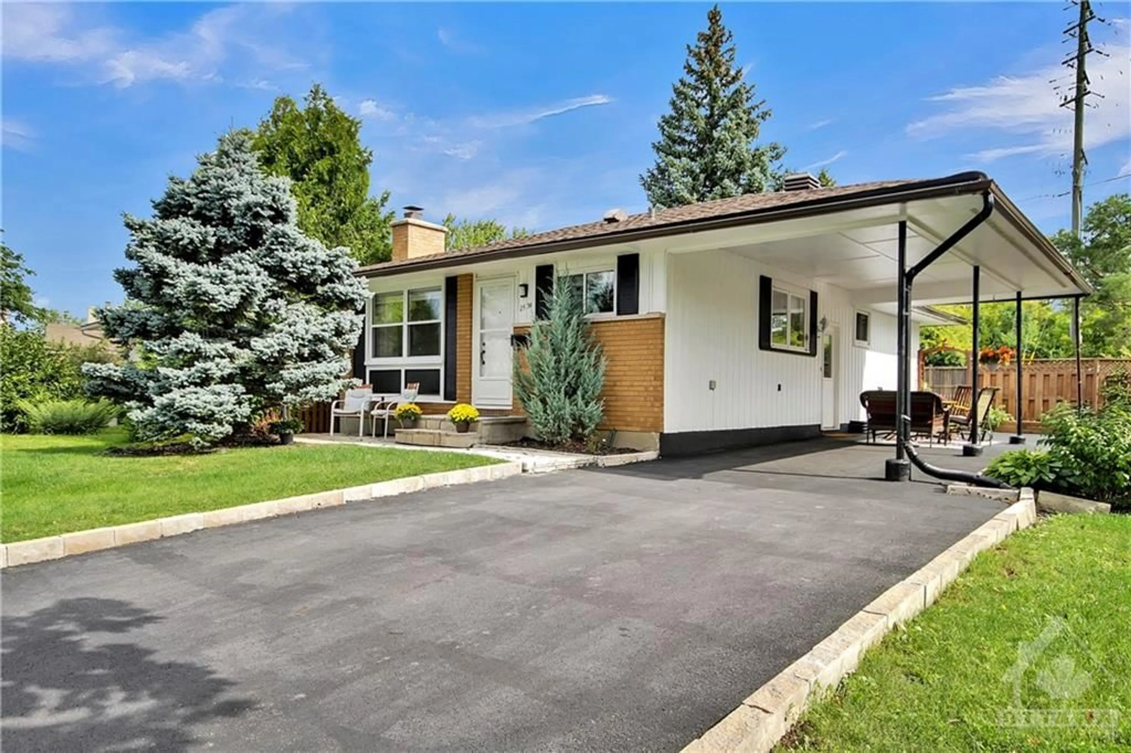 Frontside or backside of a home for 2536 TRAVERSE Dr, Ottawa Ontario K1V 8B1