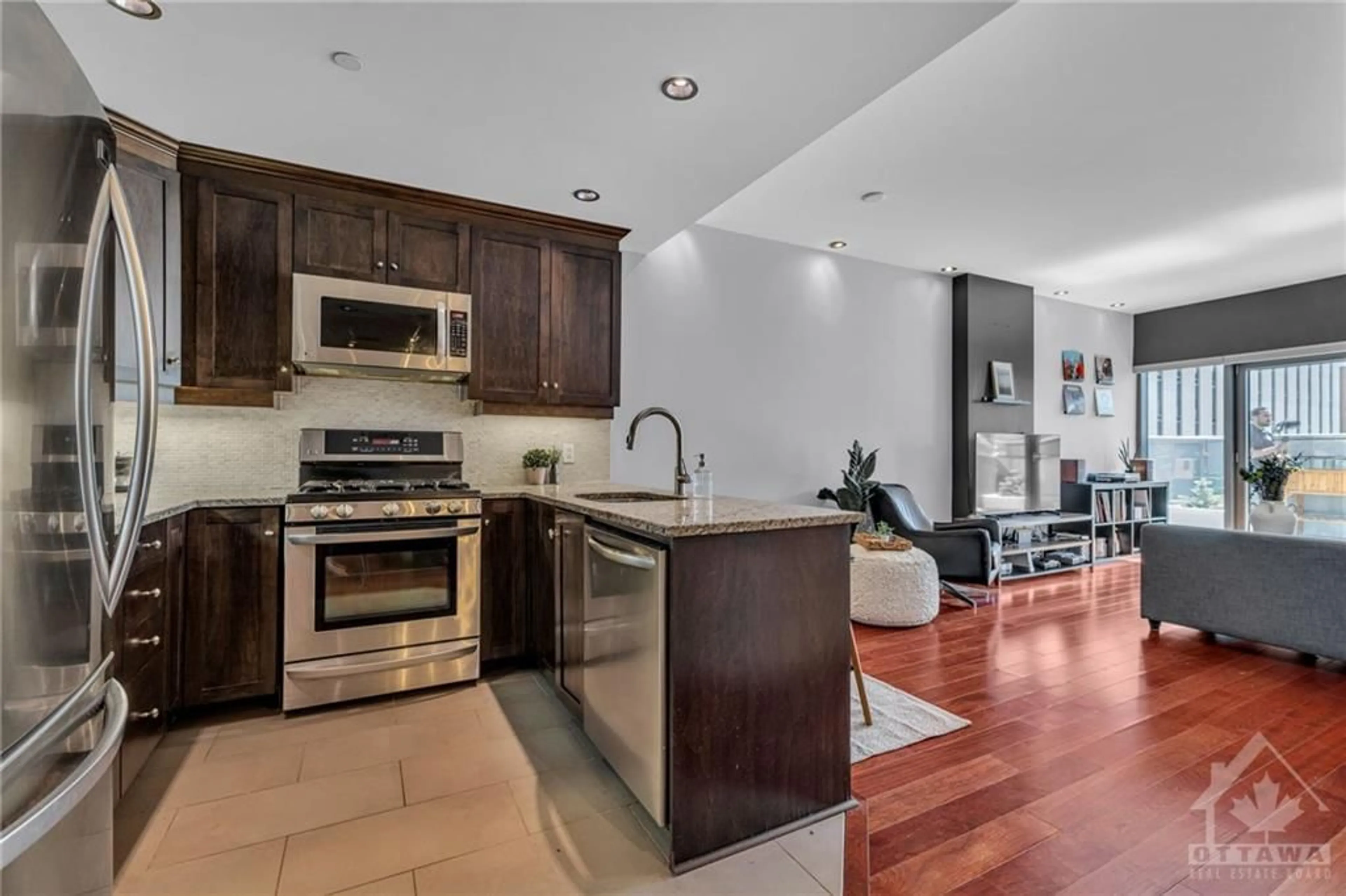 Open concept kitchen for 90 GEORGE St #405, Ottawa Ontario K1N 0A8