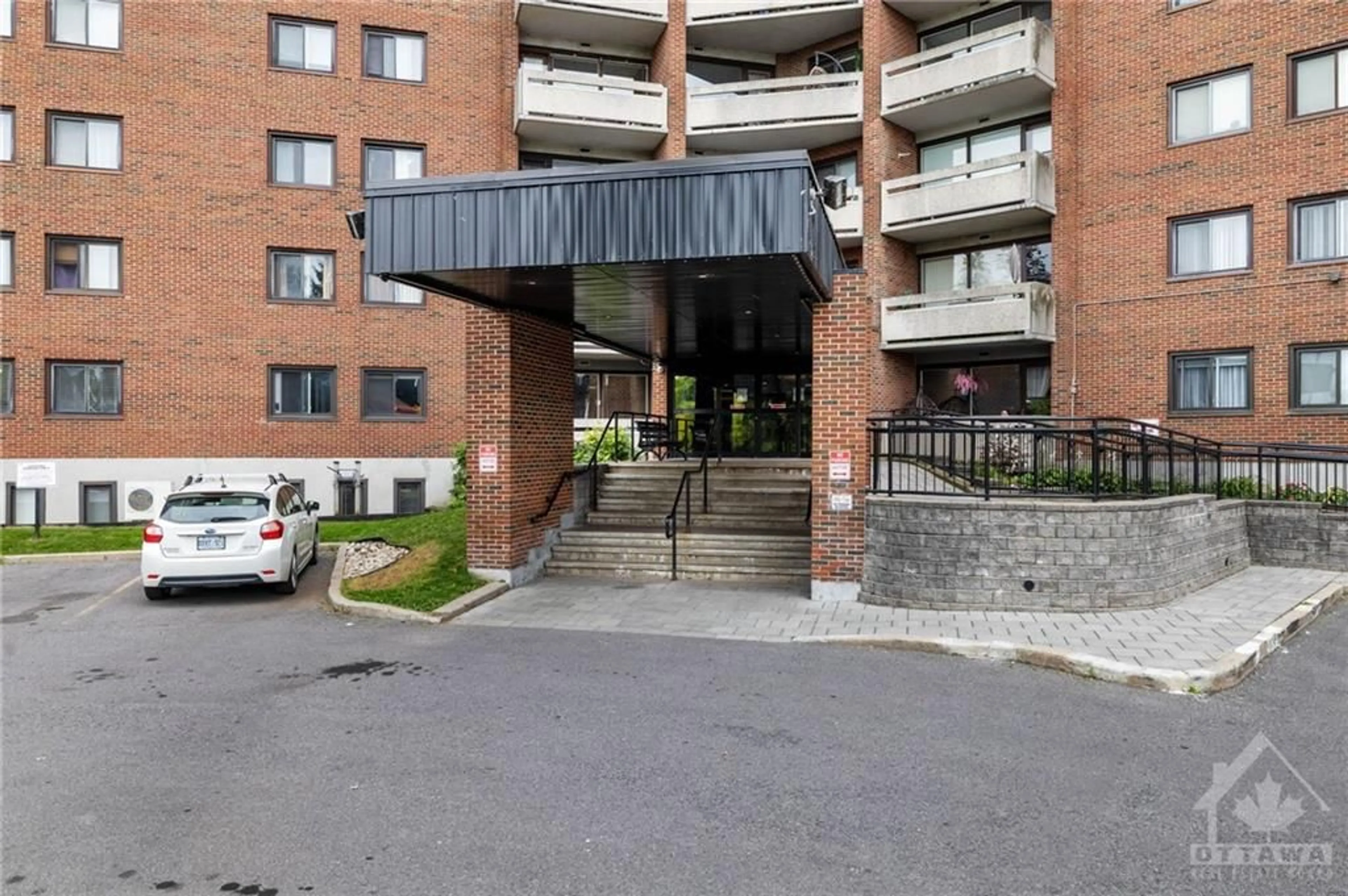 A pic from exterior of the house or condo for 3100 CARLING Ave #811, Ottawa Ontario K2B 6J6