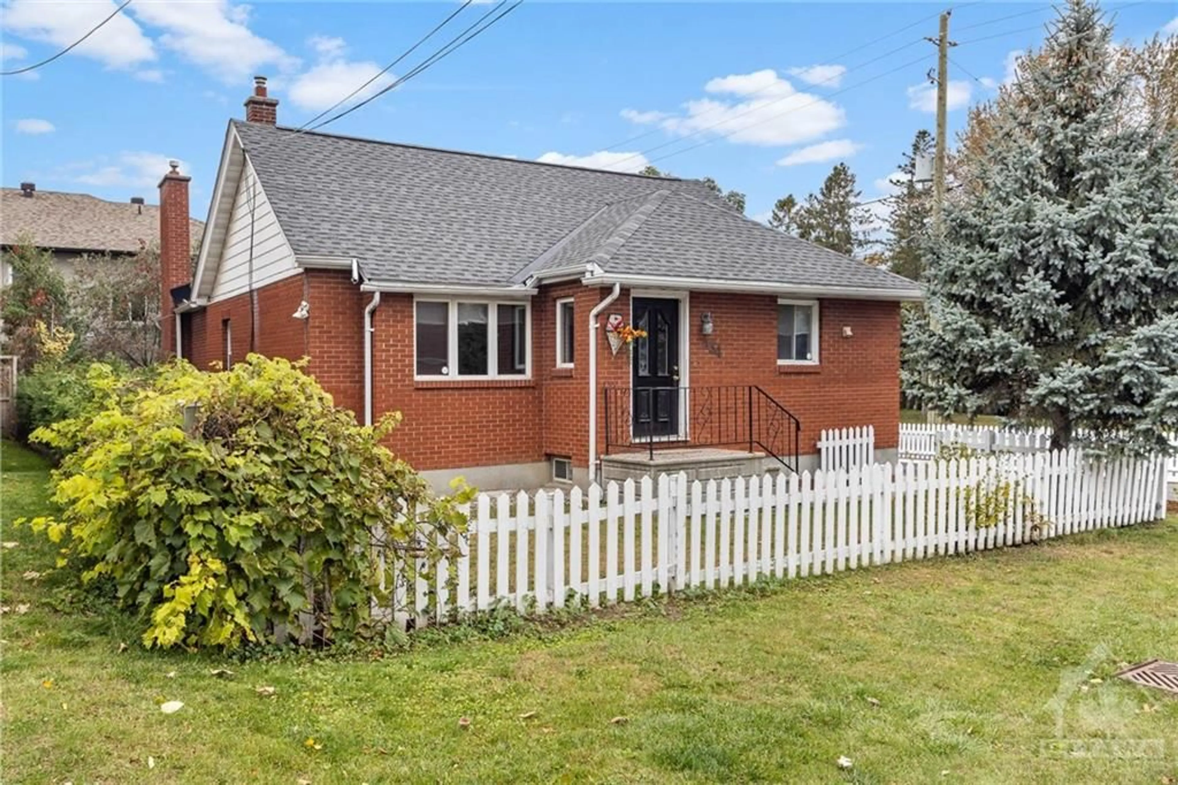 Frontside or backside of a home, cottage for 434 HILSON Ave, Ottawa Ontario K1Z 6C3