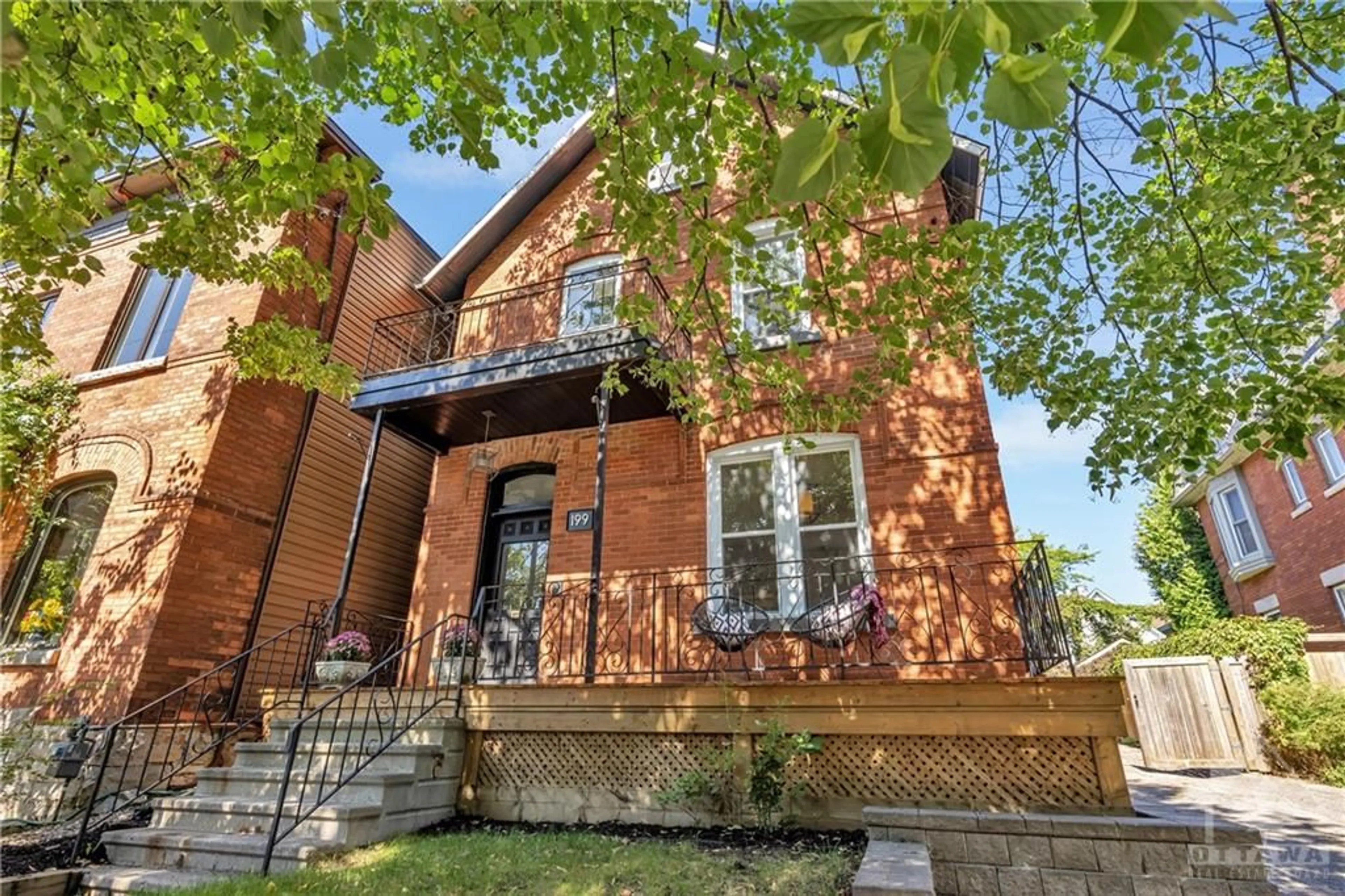 Home with brick exterior material for 199 JAMES St, Ottawa Ontario K1R 5M6