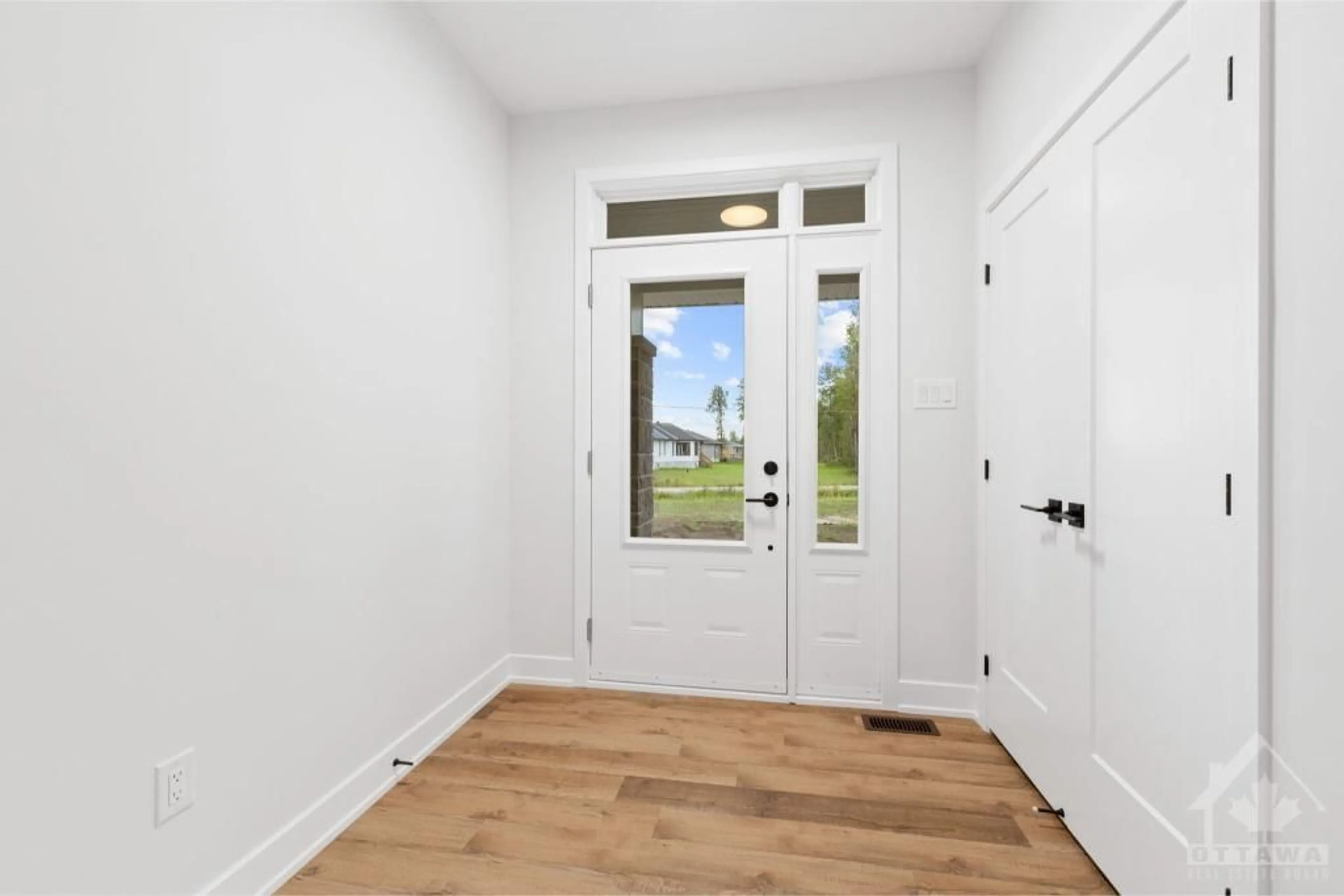 Indoor entryway, wood floors for 173 GALLIPEAU Dr, Smiths Falls Ontario K7A 4S5