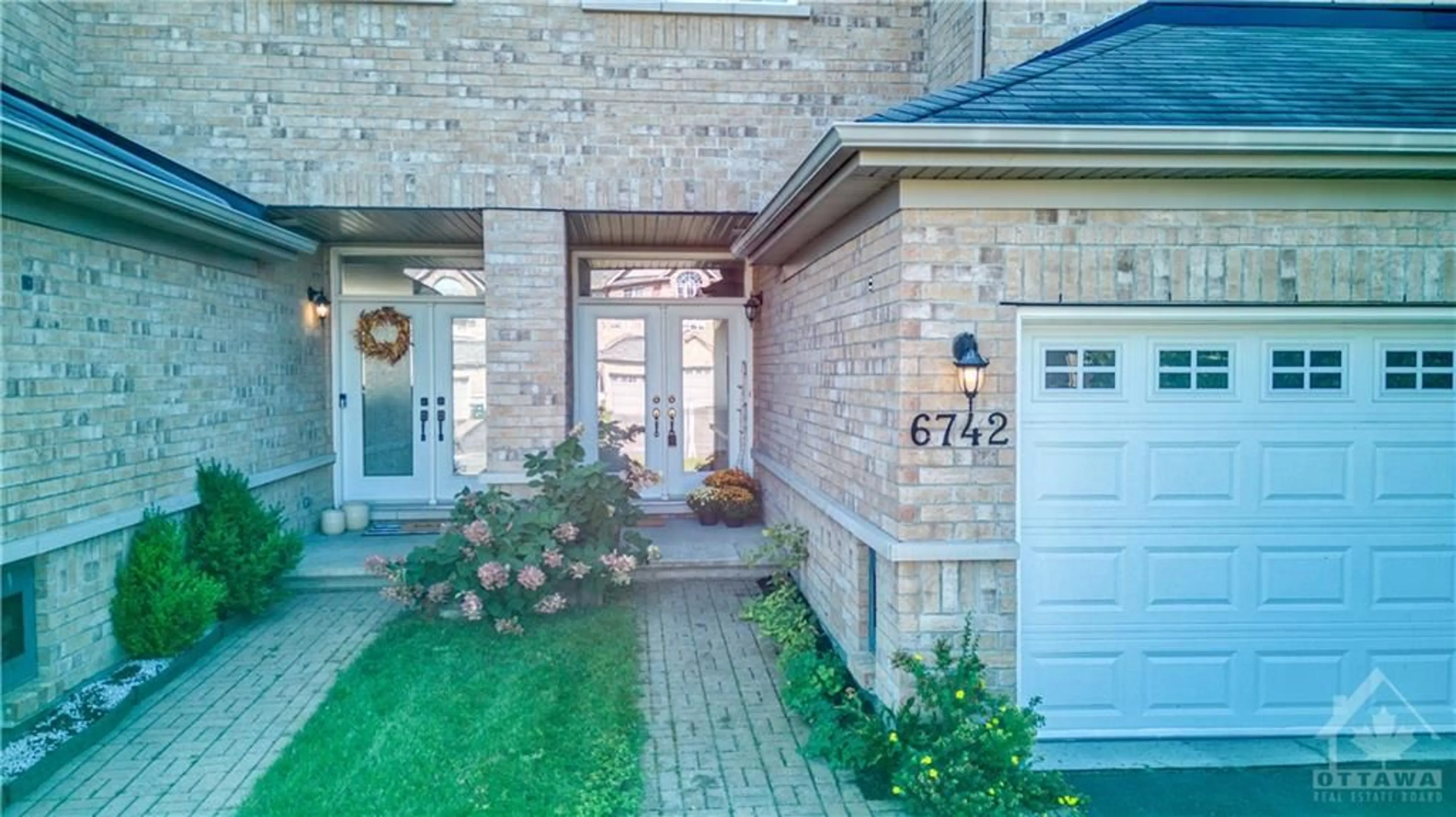 Indoor entryway for 6742 BREANNA CARDILL St, Greely Ontario K4P 0C3