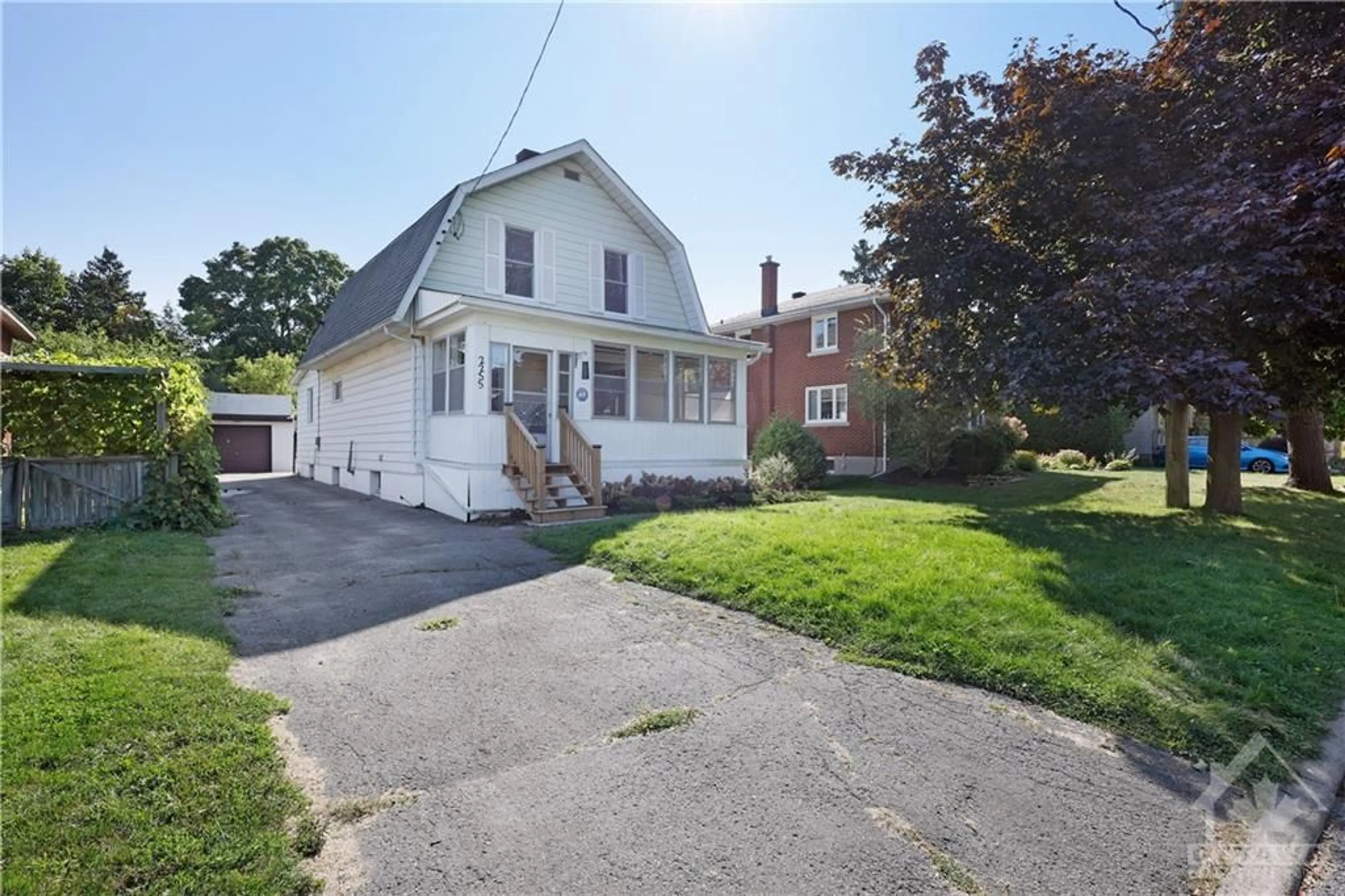 Frontside or backside of a home for 2235 WEBSTER Ave, Ottawa Ontario K1H 7H1