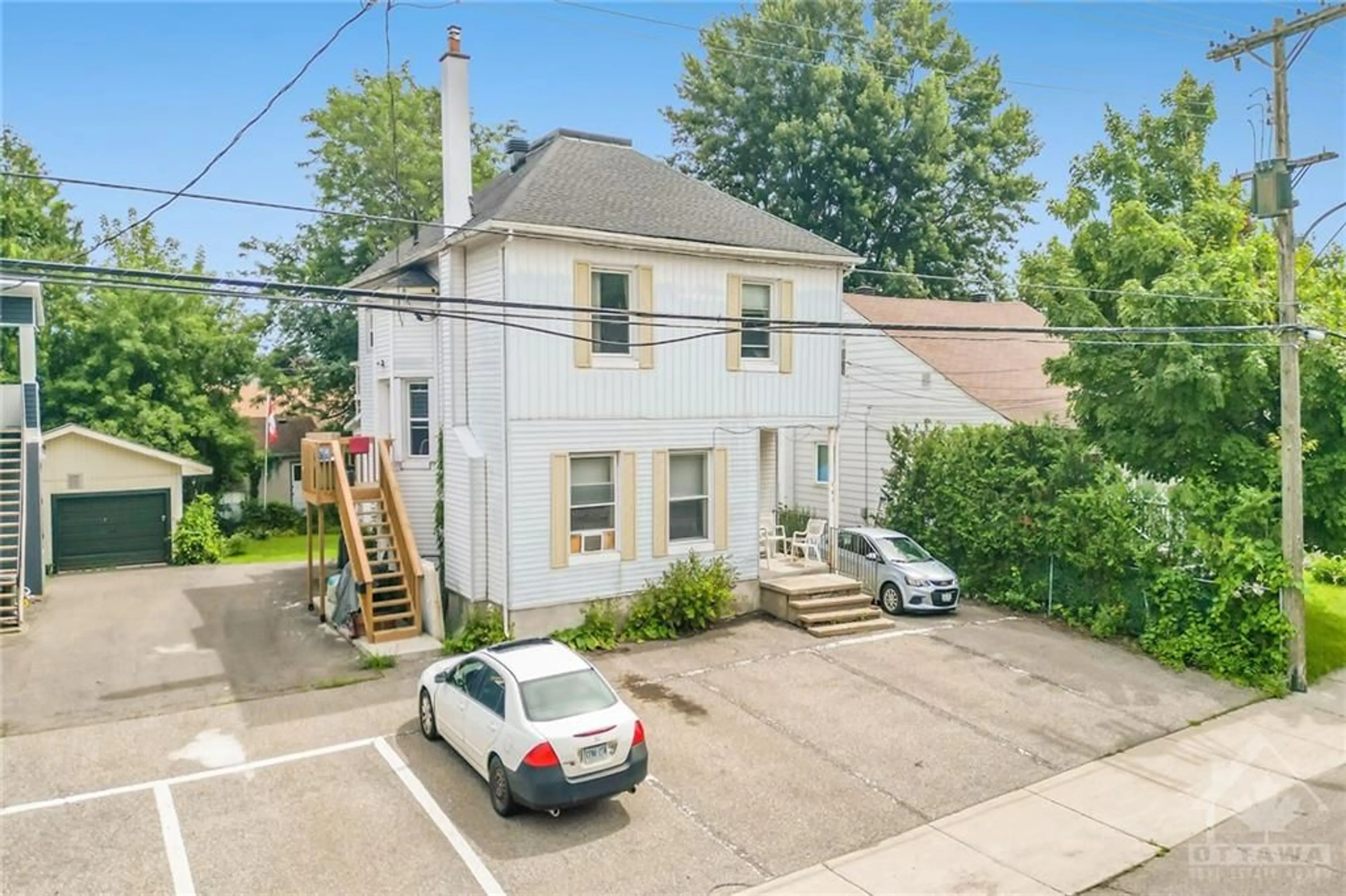 A pic from exterior of the house or condo, the street view for 181 ST LAURENT Blvd, Ottawa Ontario K1K 2Y6