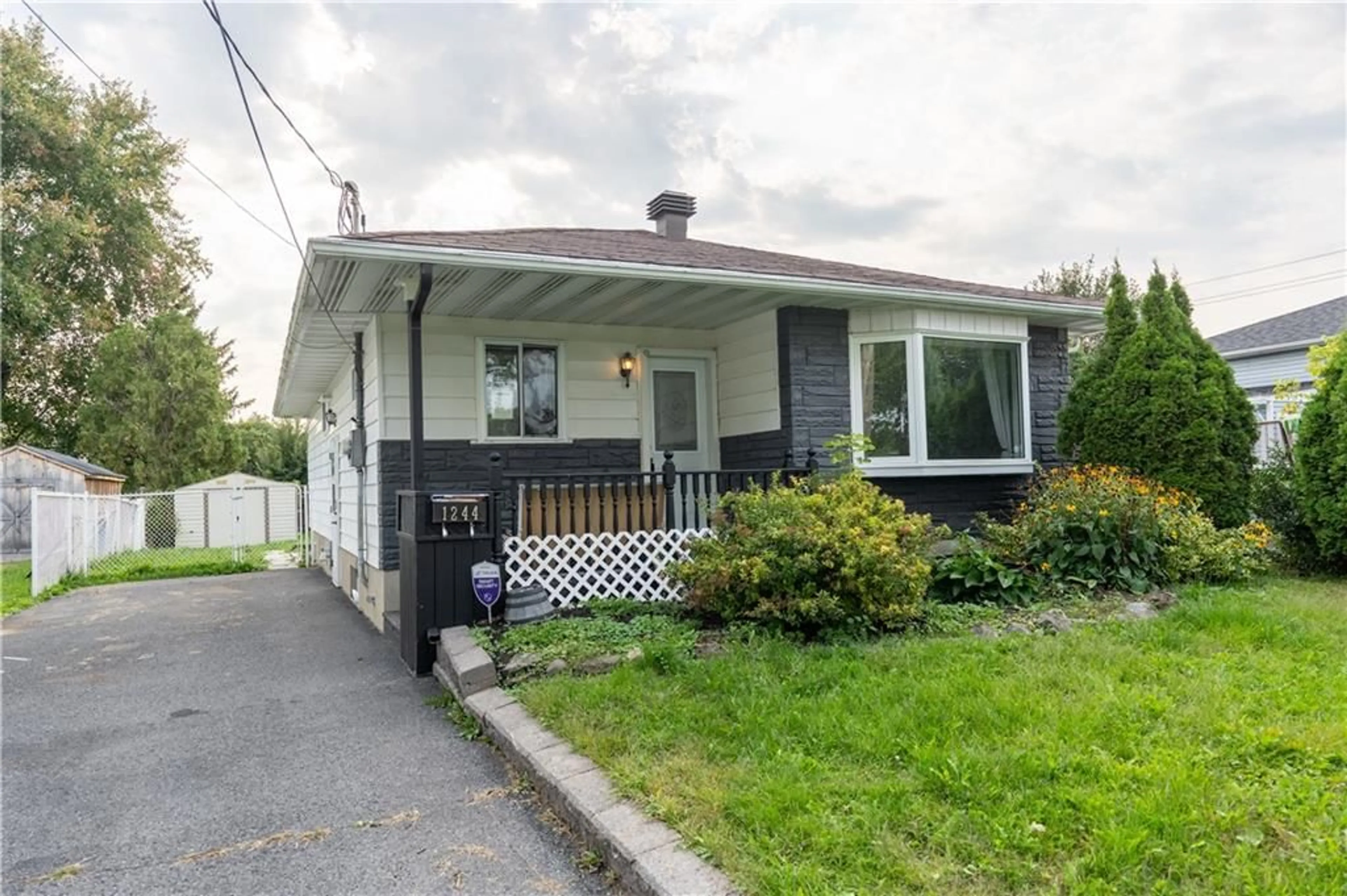 Frontside or backside of a home for 1244 CHURCHILL St, Cornwall Ontario K6J 4X9