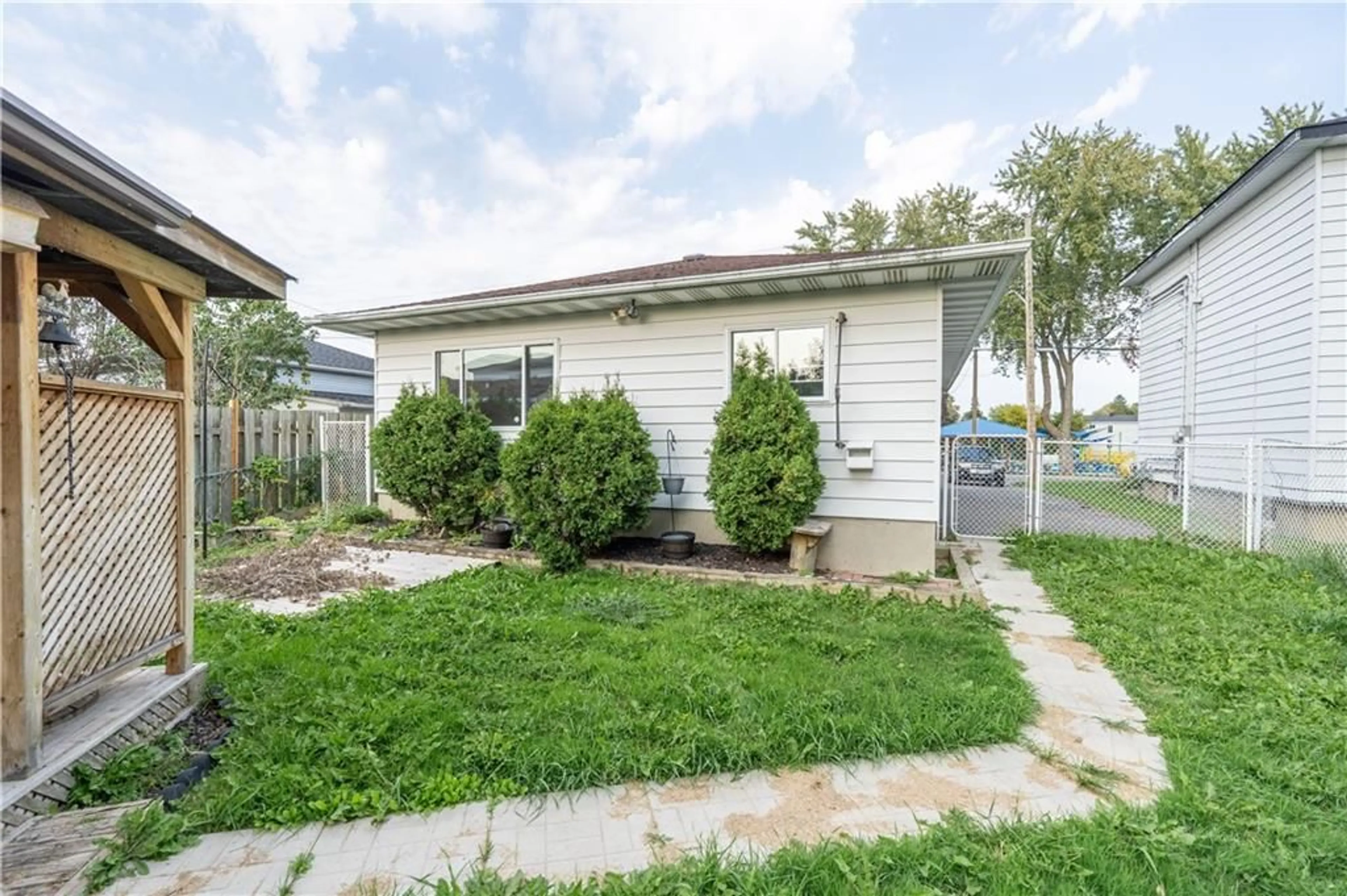 Frontside or backside of a home for 1244 CHURCHILL St, Cornwall Ontario K6J 4X9