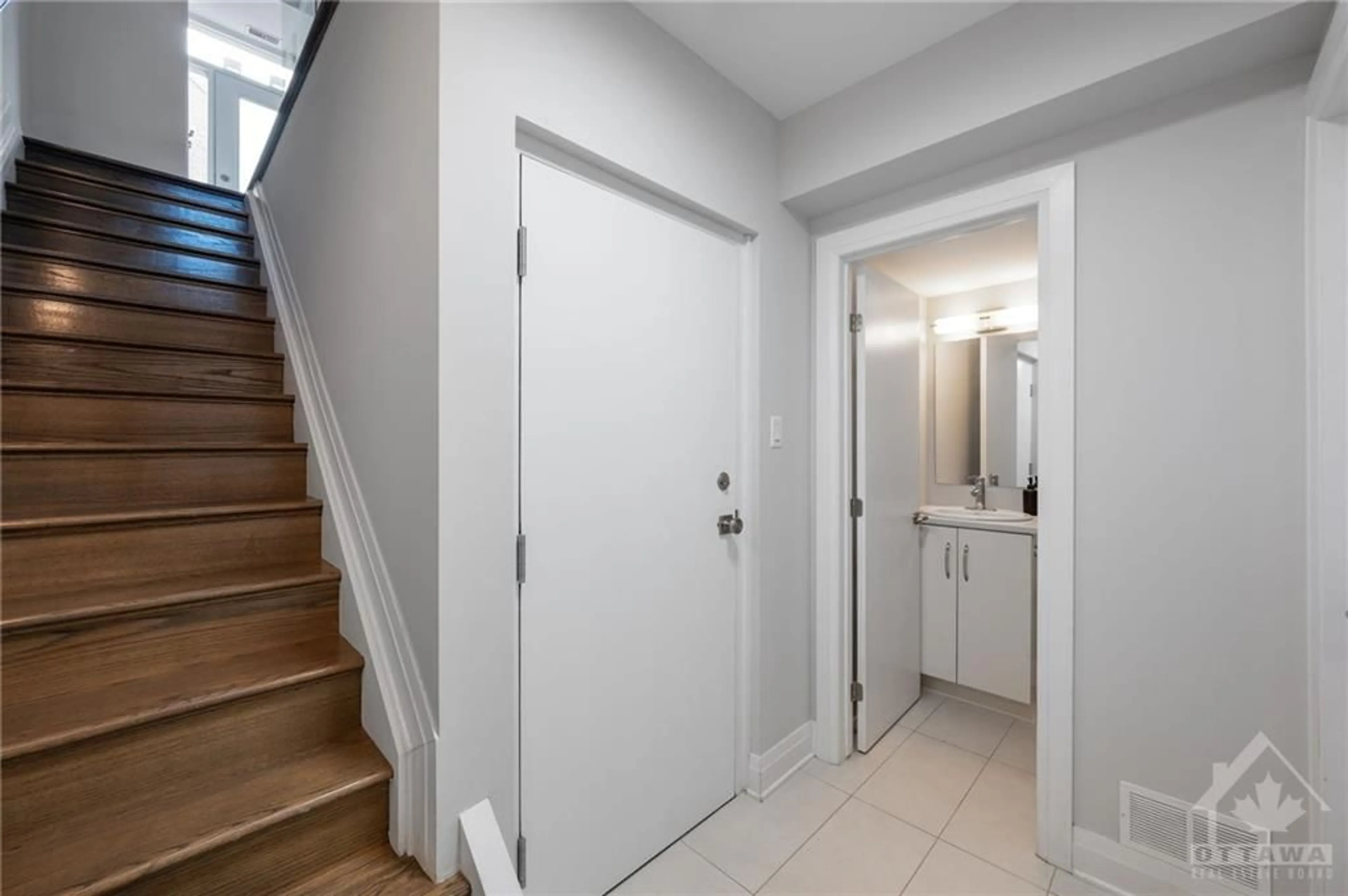 Indoor entryway, wood floors for 346 RAVENHILL Ave, Ottawa Ontario K2A 0J5