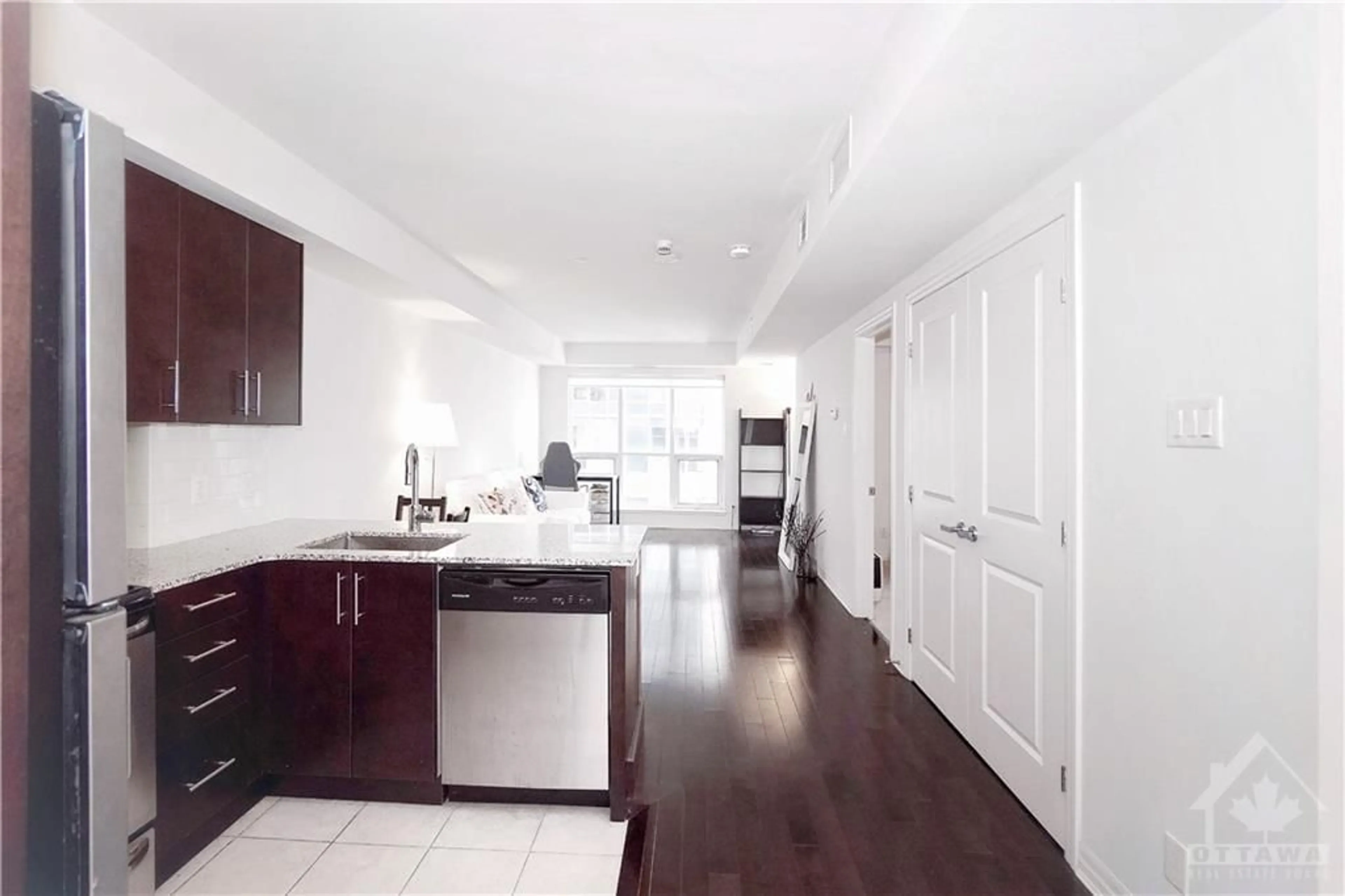 Kitchen for 242 RIDEAU St #1207, Ottawa Ontario K1N 0B7