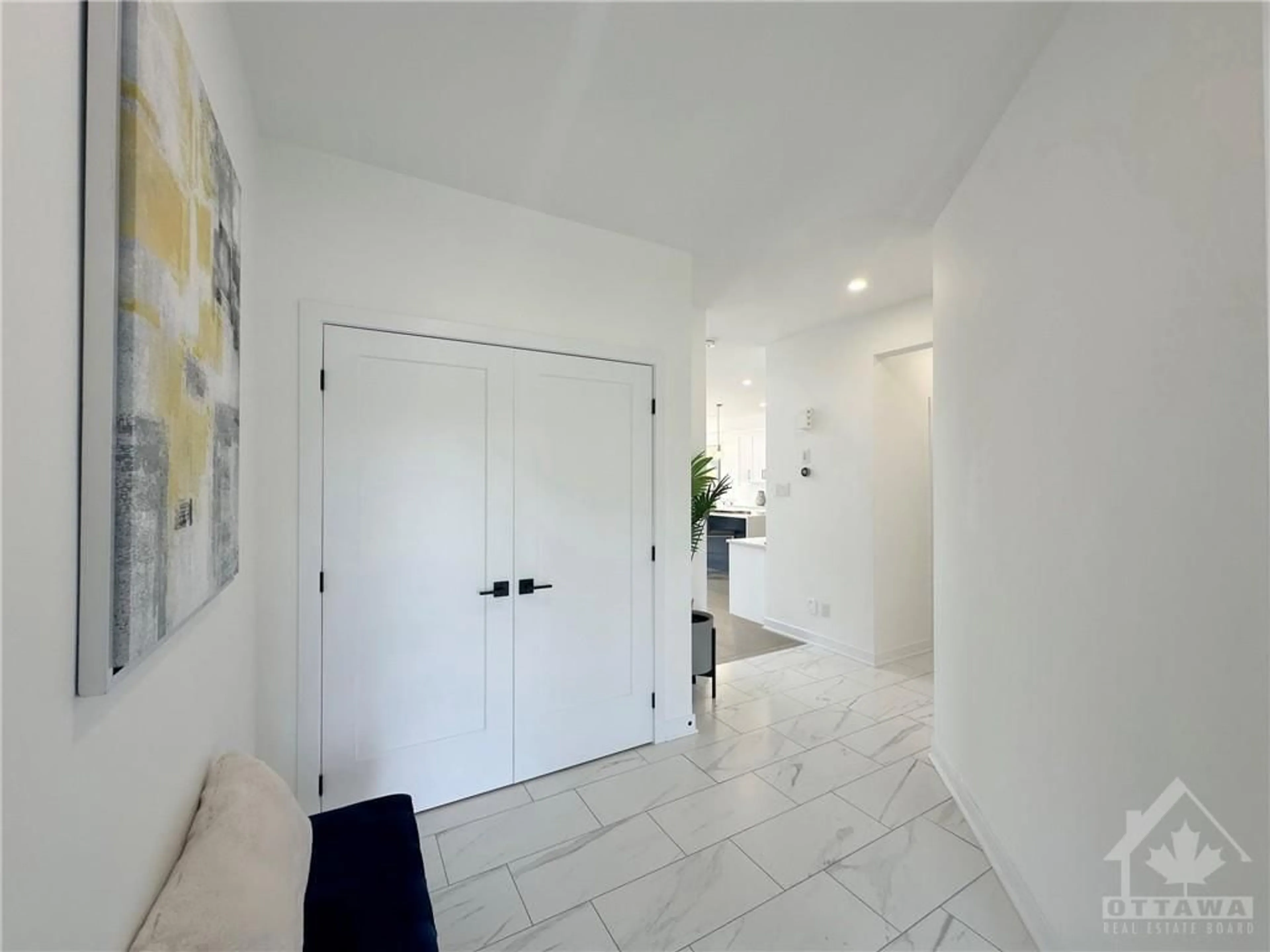 Indoor entryway for 67 VICEROY Mews, Ottawa Ontario K1X 0J5