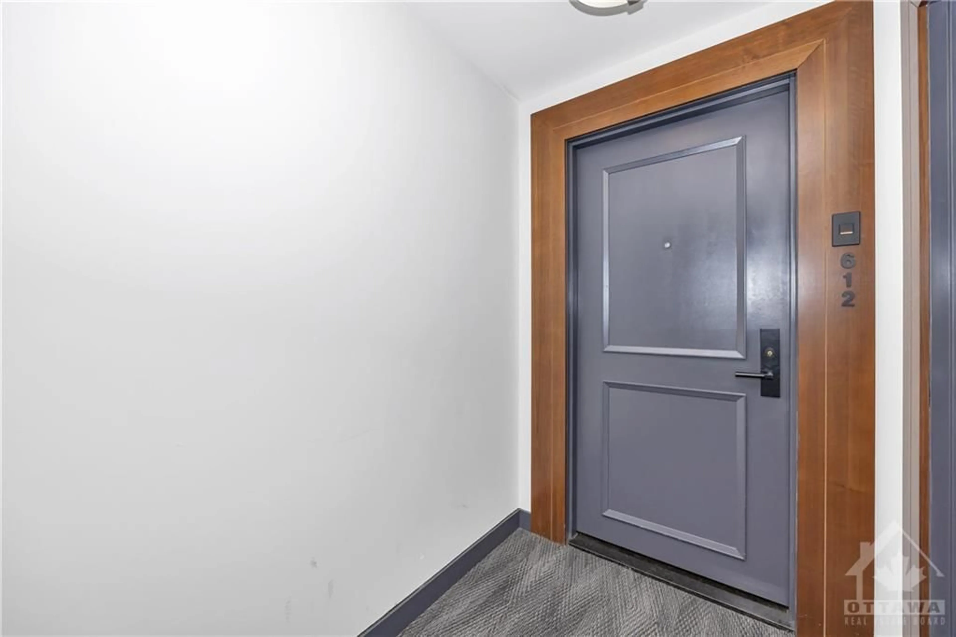 Indoor entryway, cement floor for 255 BAY St #612, Ottawa Ontario K1R 0C5