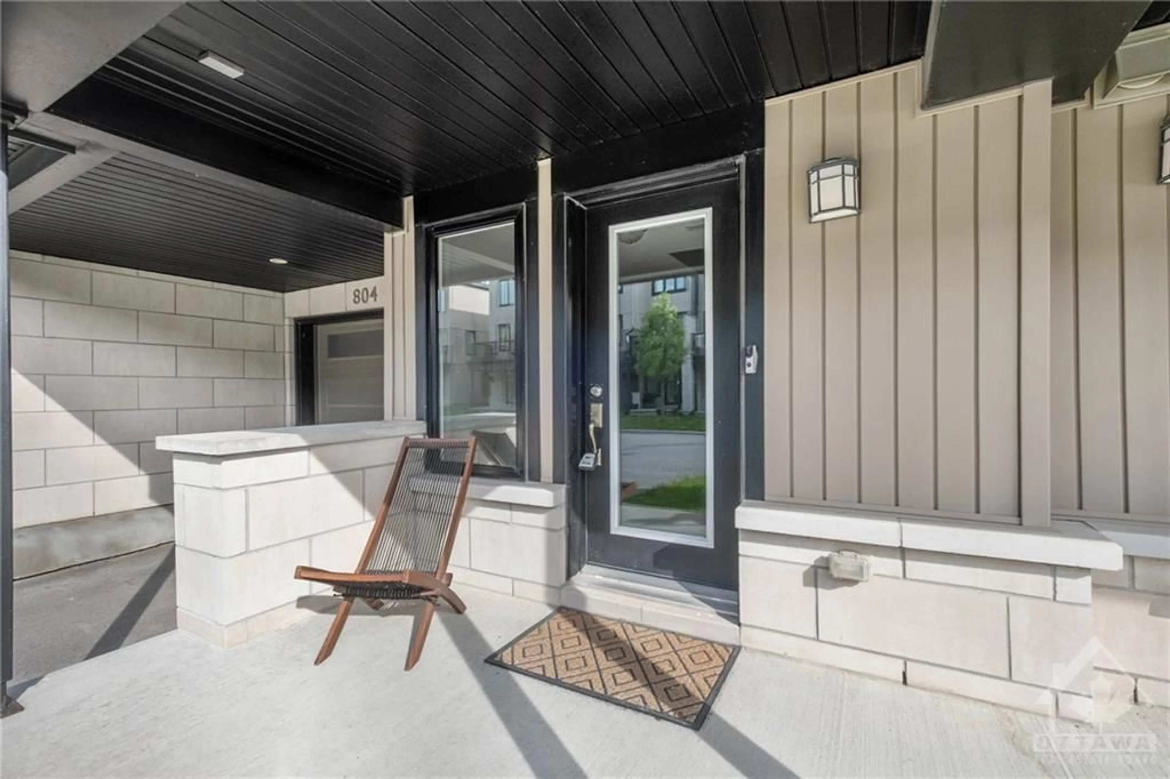 Indoor entryway, wood floors for 804 ELEMENT Pvt, Ottawa Ontario K2M 0M8